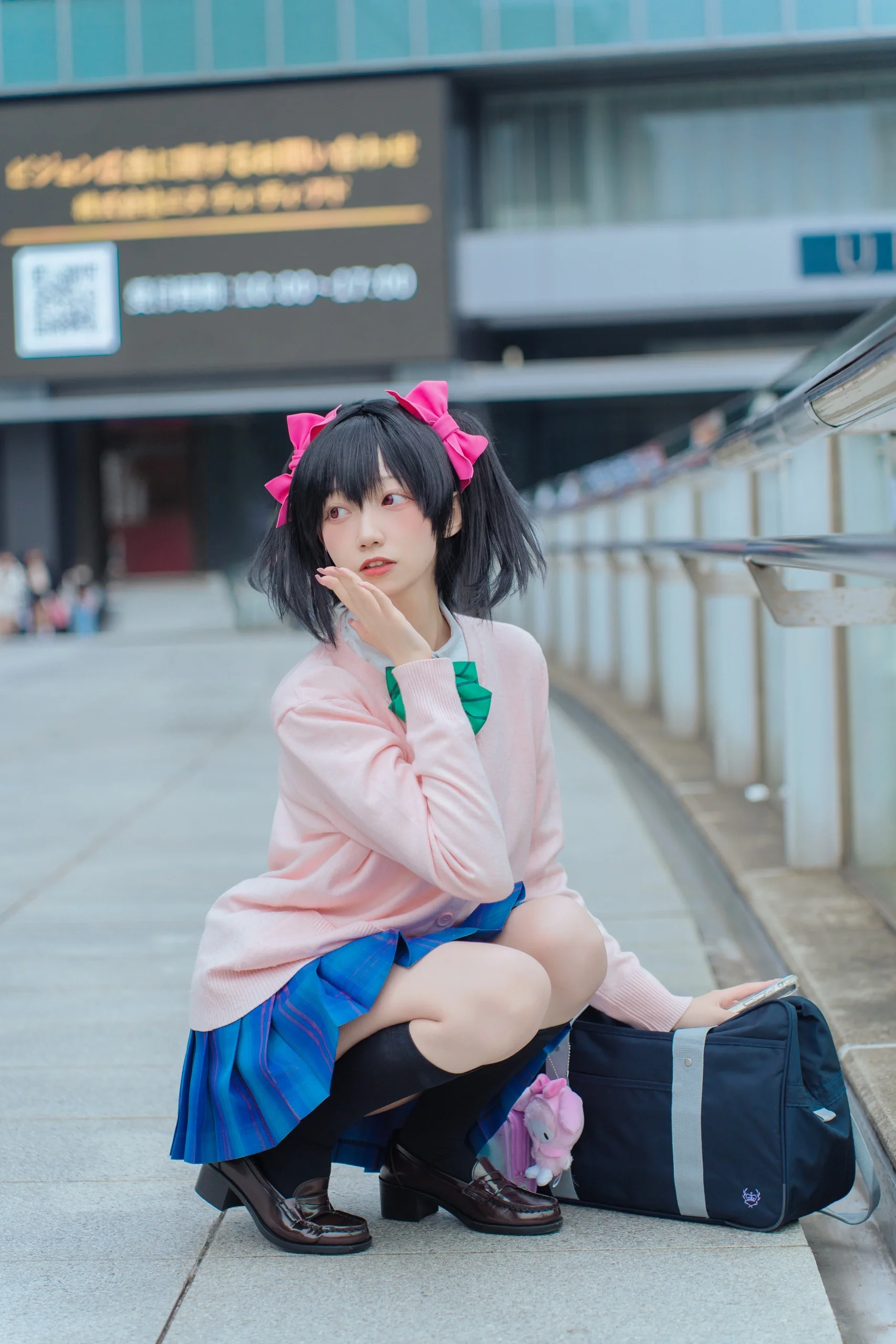 【矢泽妮可cos】穿上妮可的JK制服漫步秋叶原街头 - 第 6 张