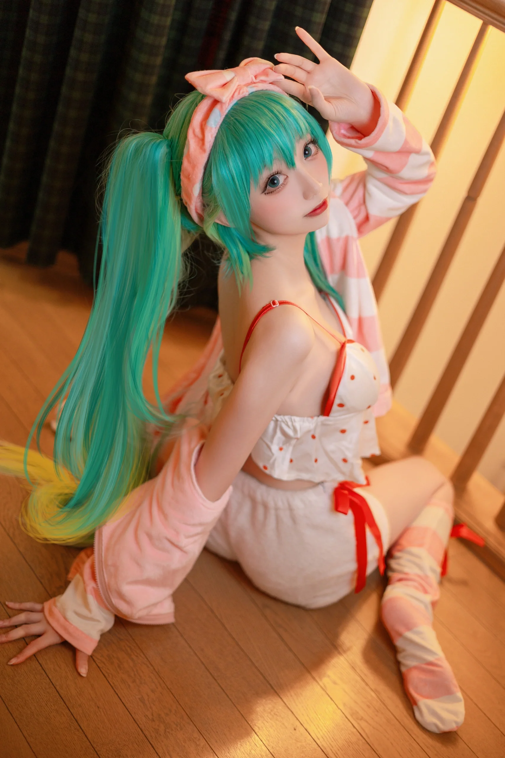 【初音未来cos】在家里的慵懒时光，温暖又舒适 - 第 1 张
