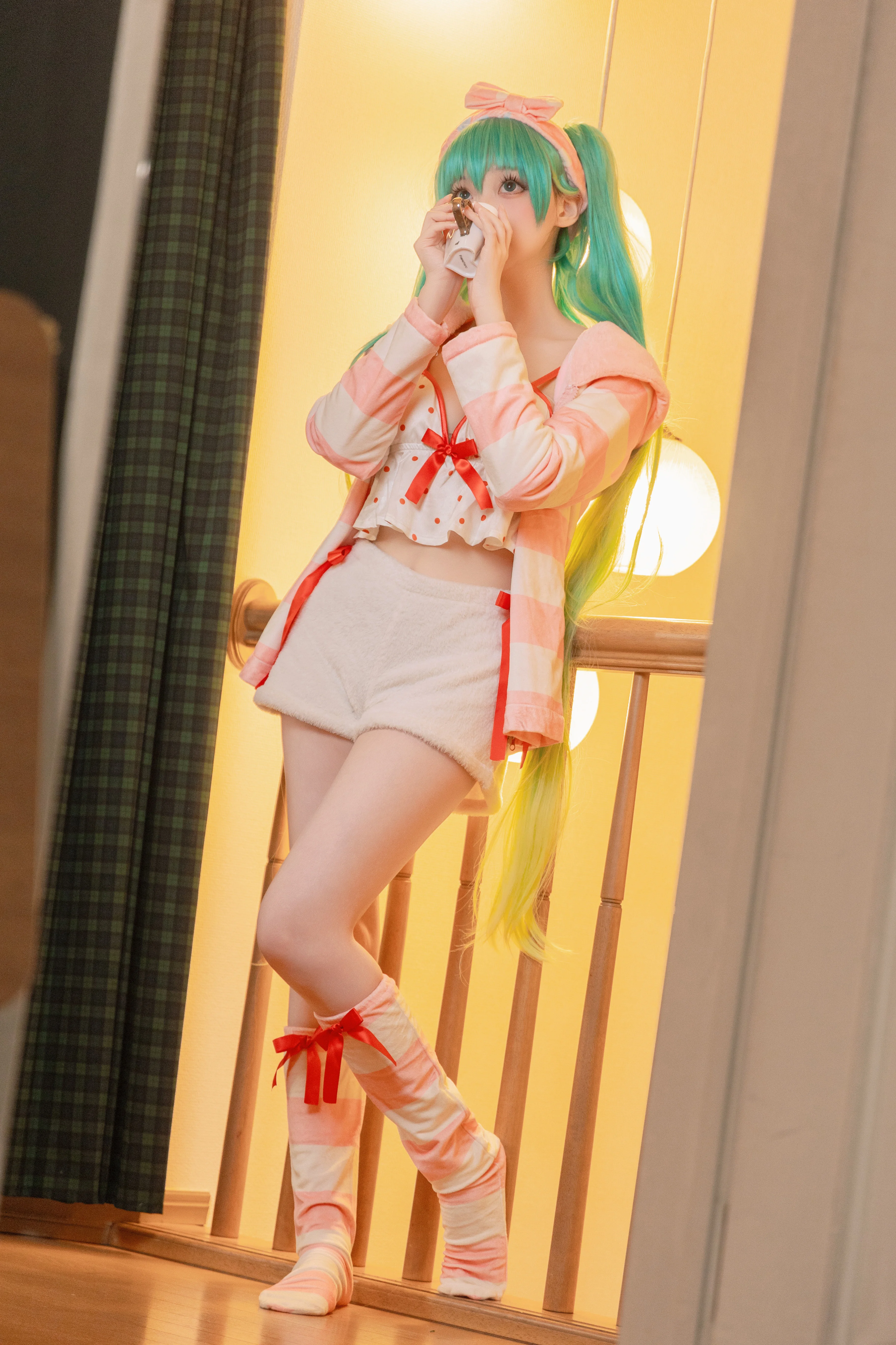 【初音未来cos】在家里的慵懒时光，温暖又舒适
