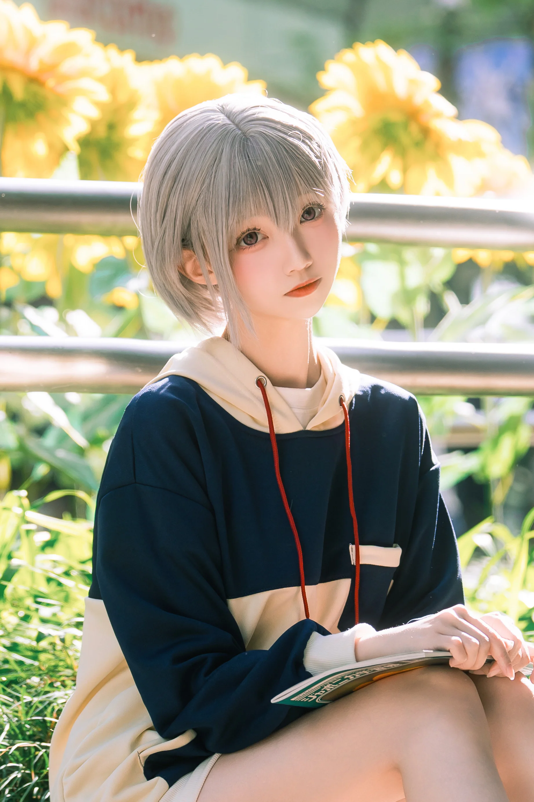 【高松燈cos】陽光下街頭散步的灰髮少女 - 第 1 張