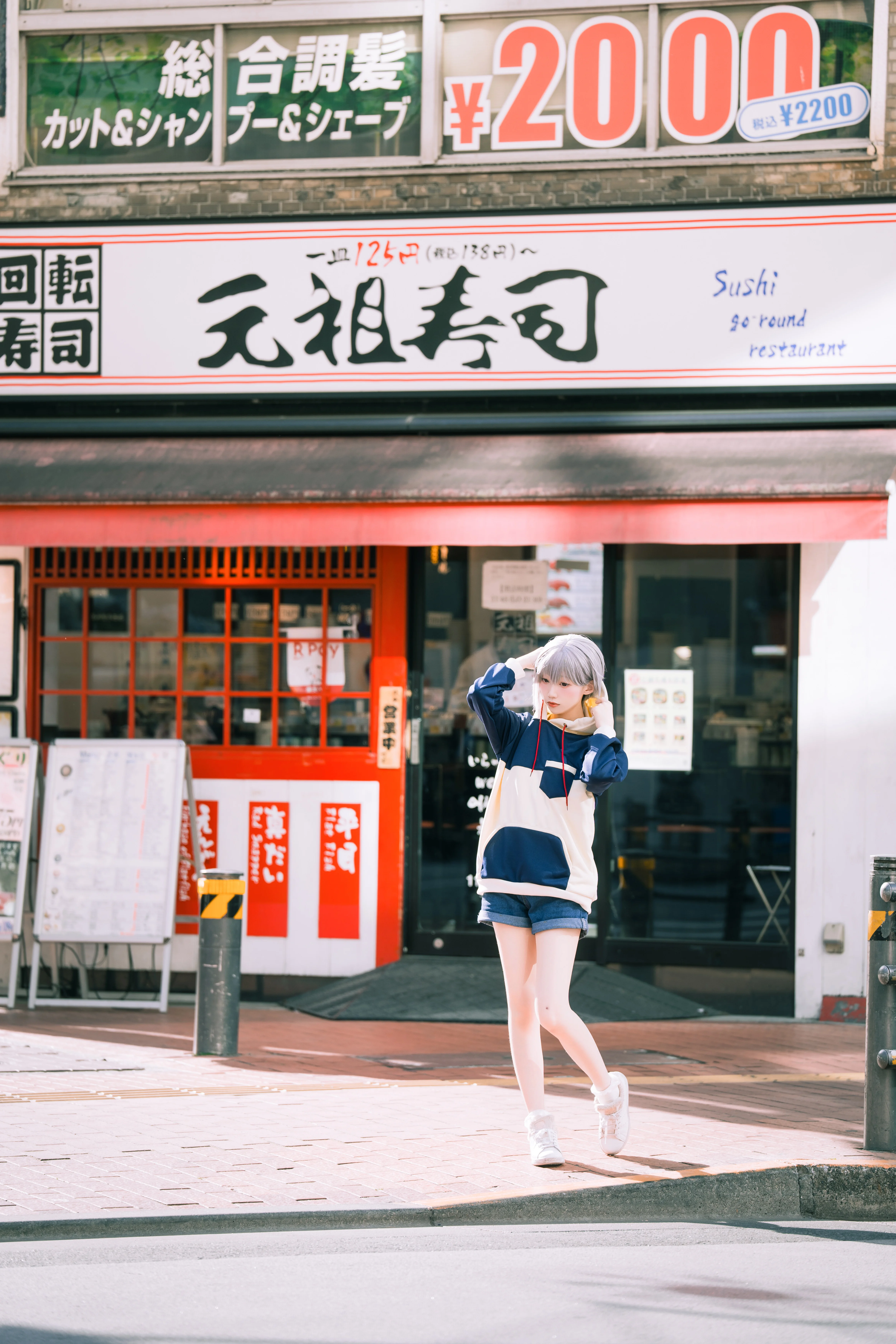 【高松灯cos】阳光下街头散步的灰发少女