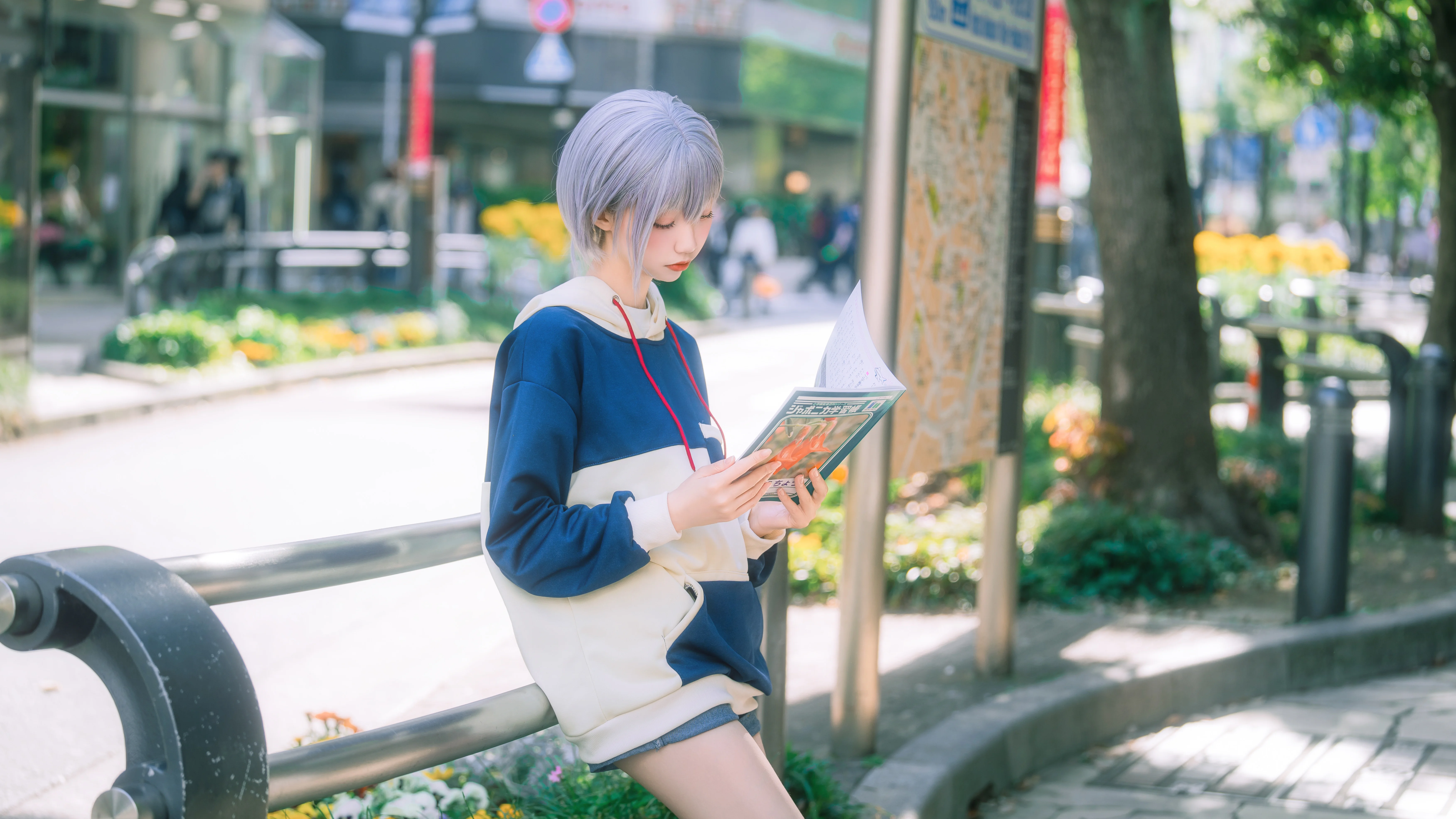 【高松燈cos】陽光下街頭散步的灰髮少女 - 第 8 張