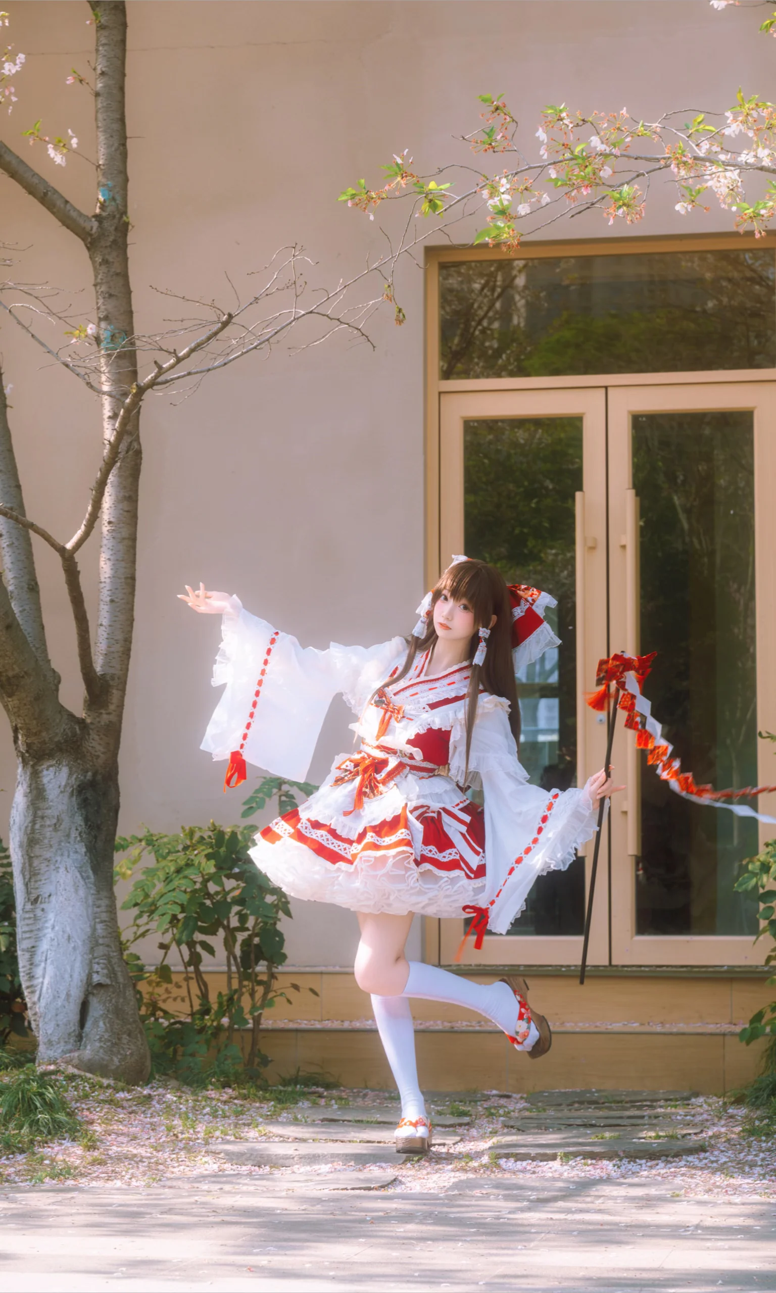【博丽灵梦cos】东方project的春天，樱花下的红白巫女 - 第 2 张