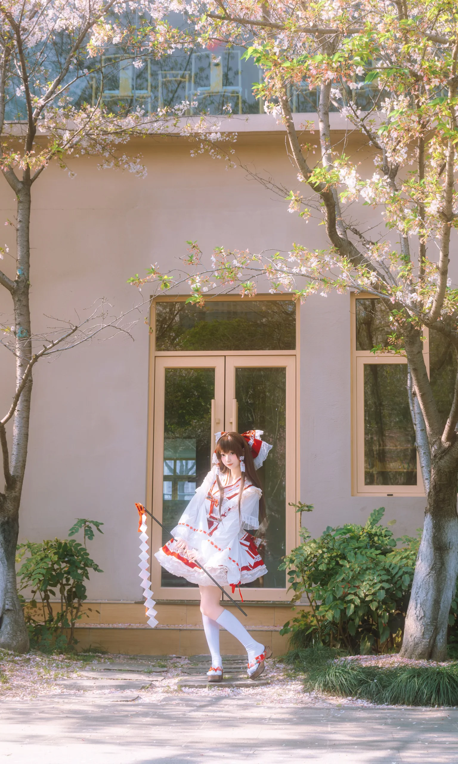 【博丽灵梦cos】东方project的春天，樱花下的红白巫女 - 第 9 张