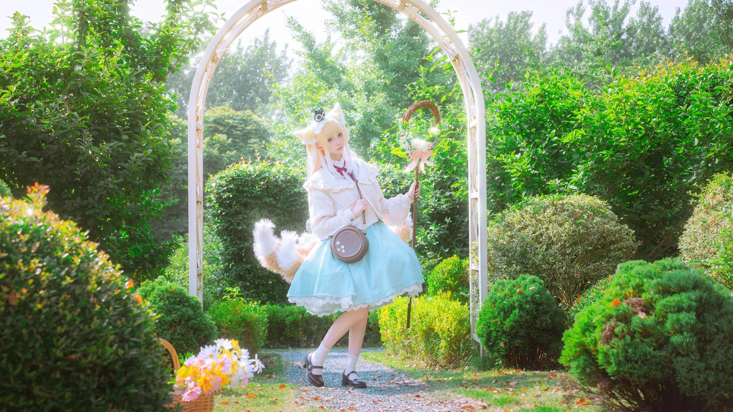 [Suzuran Cosplay] Arknights Ode to Spring, a Little Time in the Hydrangea Bushes - Image 3