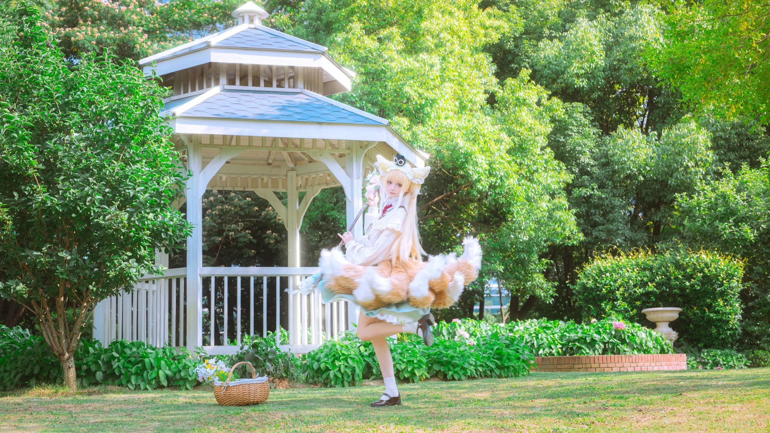 [Suzuran Cosplay] Arknights Ode to Spring, a Little Time in the Hydrangea Bushes - Image 4