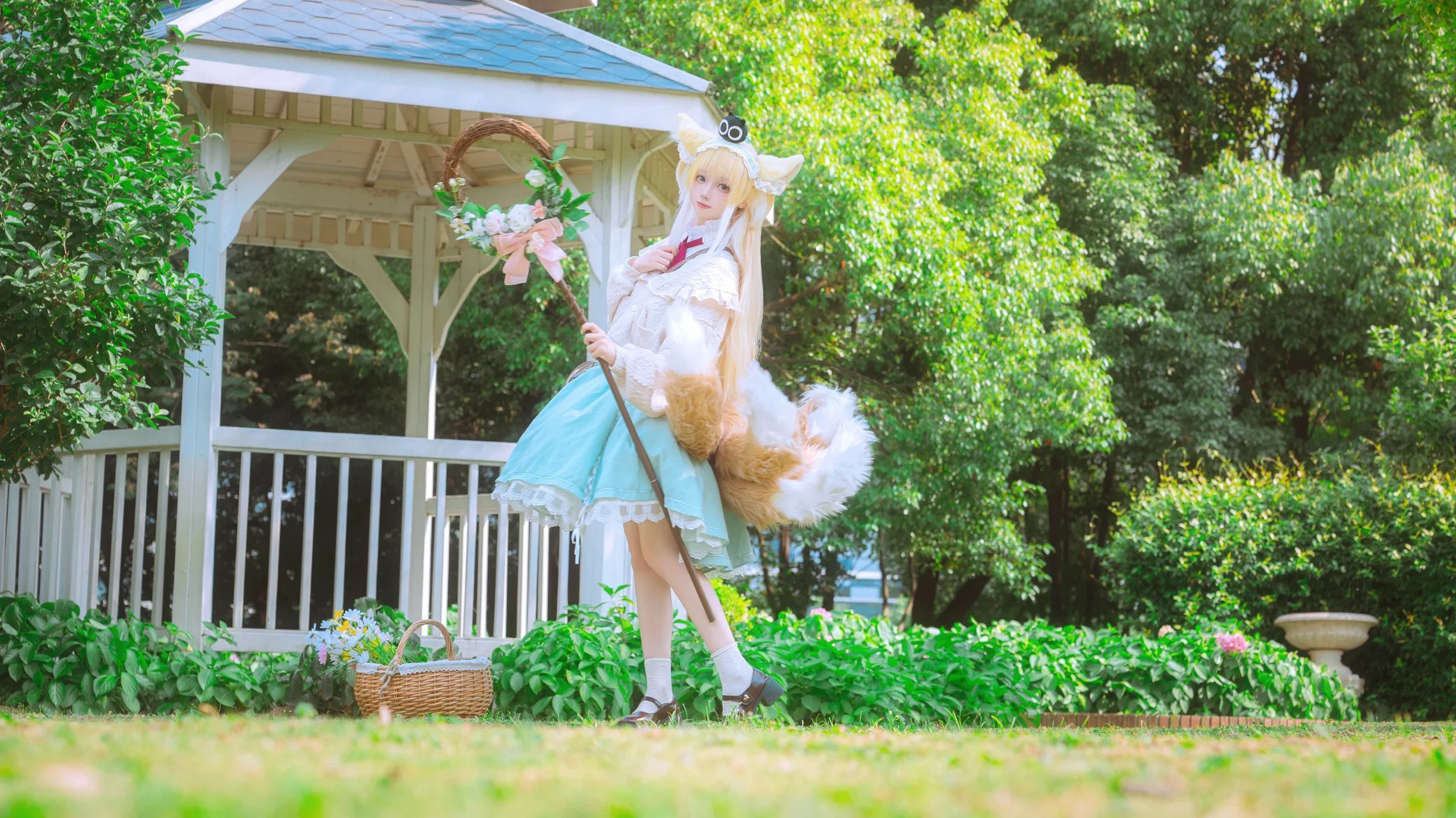 [Suzuran Cosplay] Arknights Ode to Spring, a Little Time in the Hydrangea Bushes - Image 5