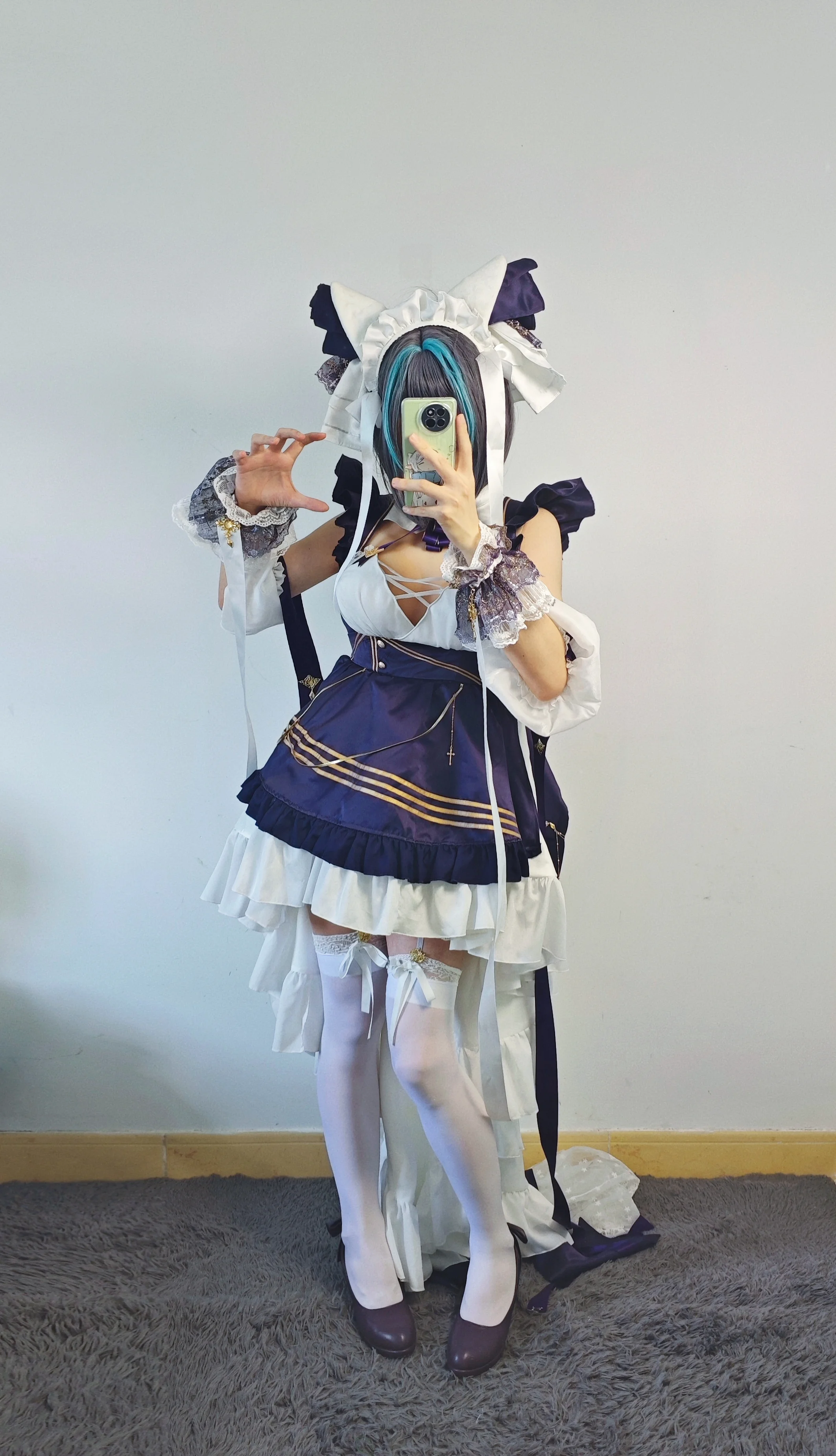 【柴郡cos】深蓝与纯白的猫娘女仆，试着捕捉一点静谧感 - 第 1 张