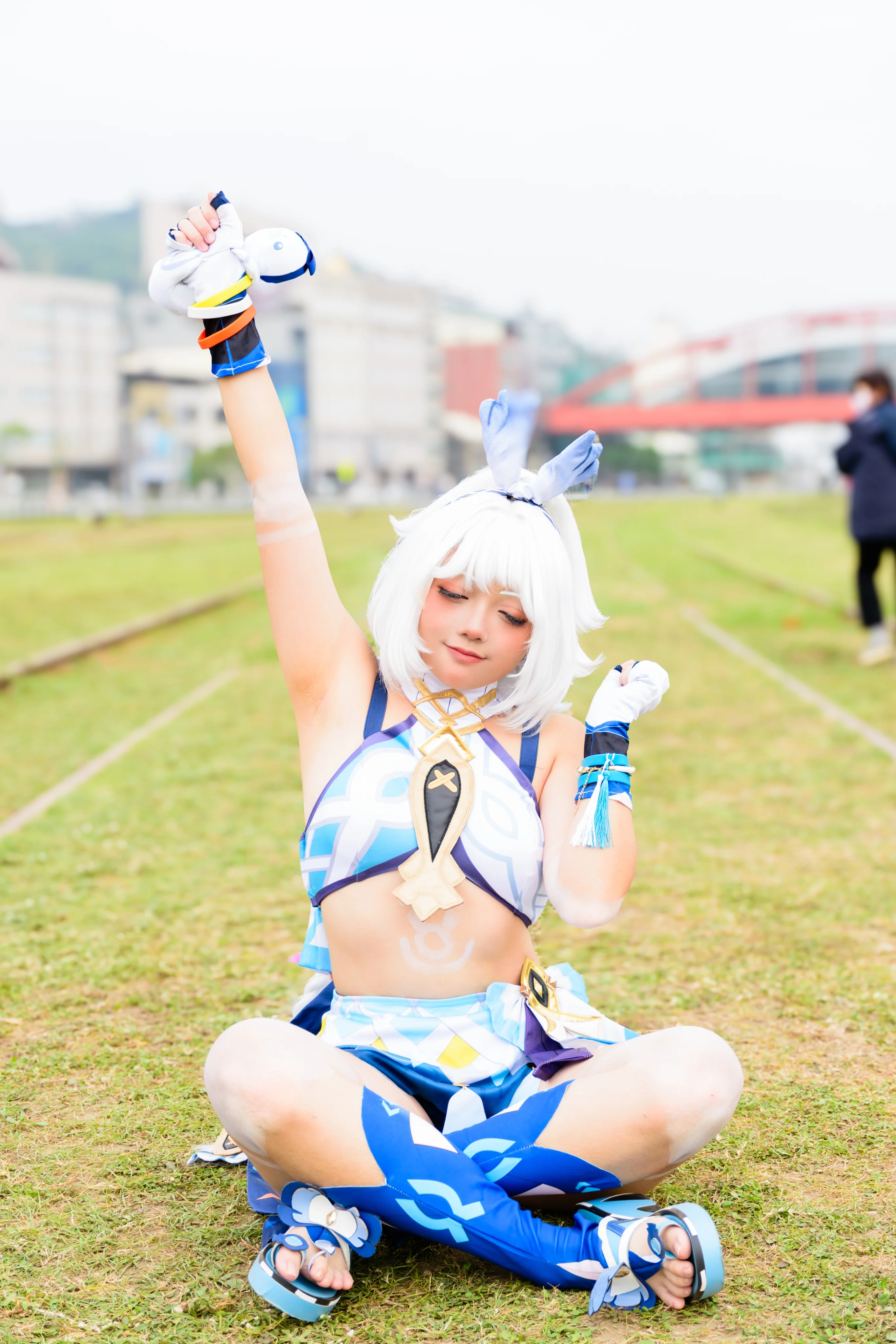 【玛拉妮cos】原神纳塔清爽造型，重温去年户外草地照片