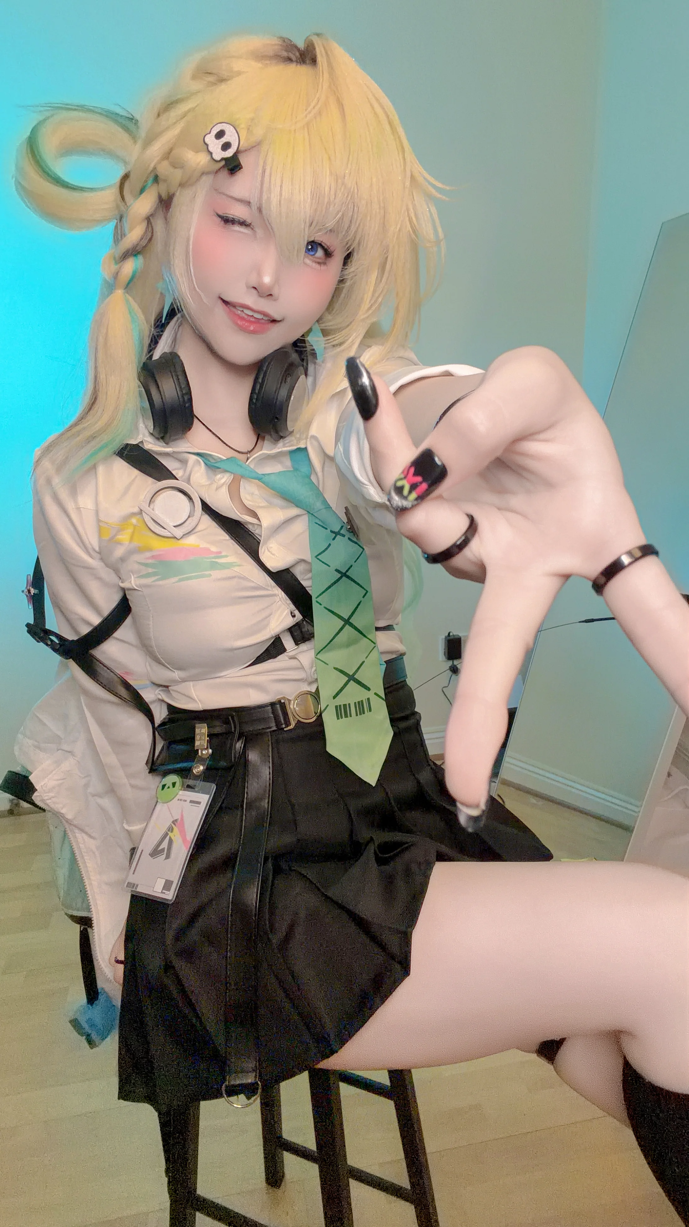 【琳奈cos】鸣潮里的休闲特工风，自己动手修完觉得这组片很理想