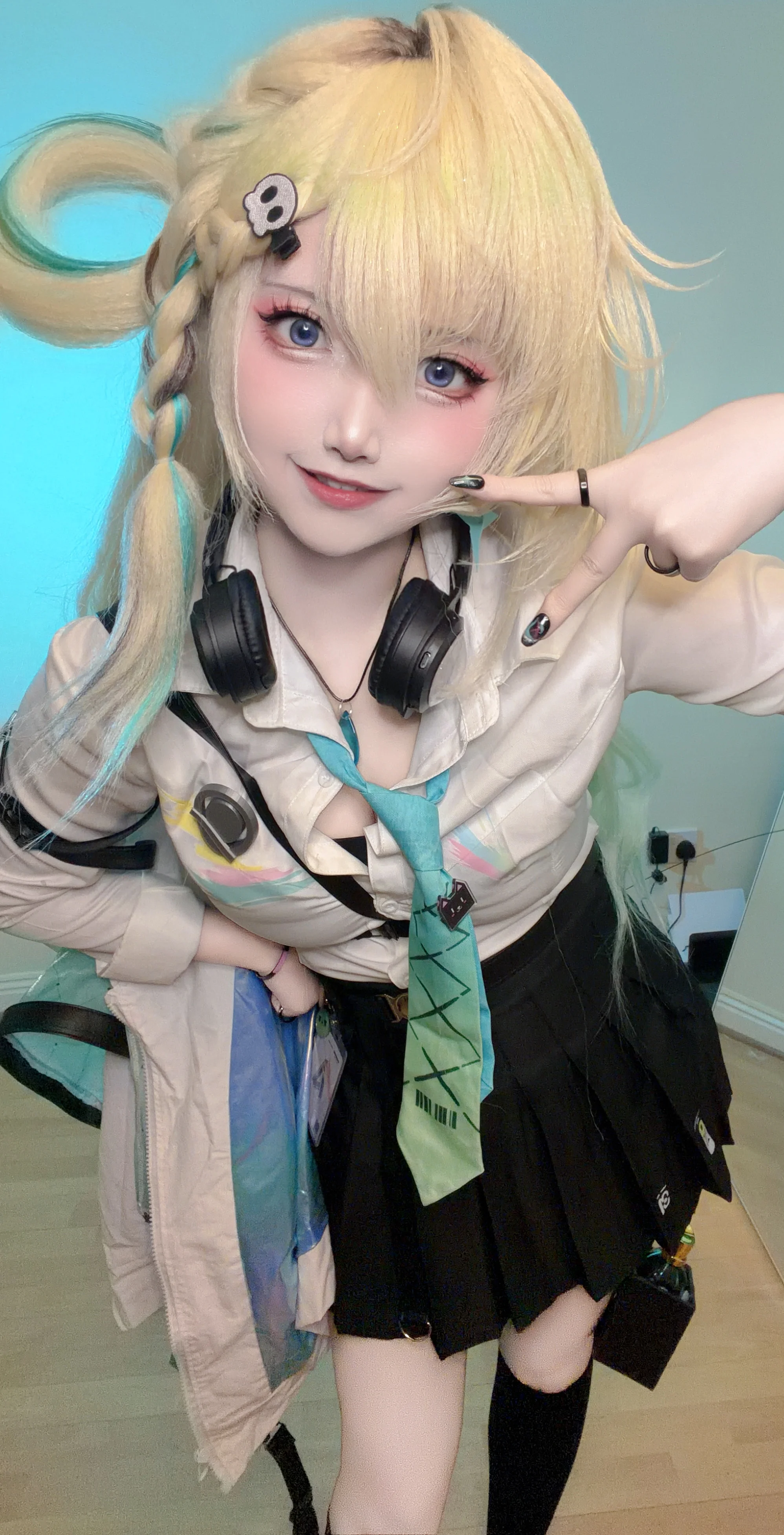 【琳奈cos】鸣潮里的休闲特工风，自己动手修完觉得这组片很理想 - 第 4 张