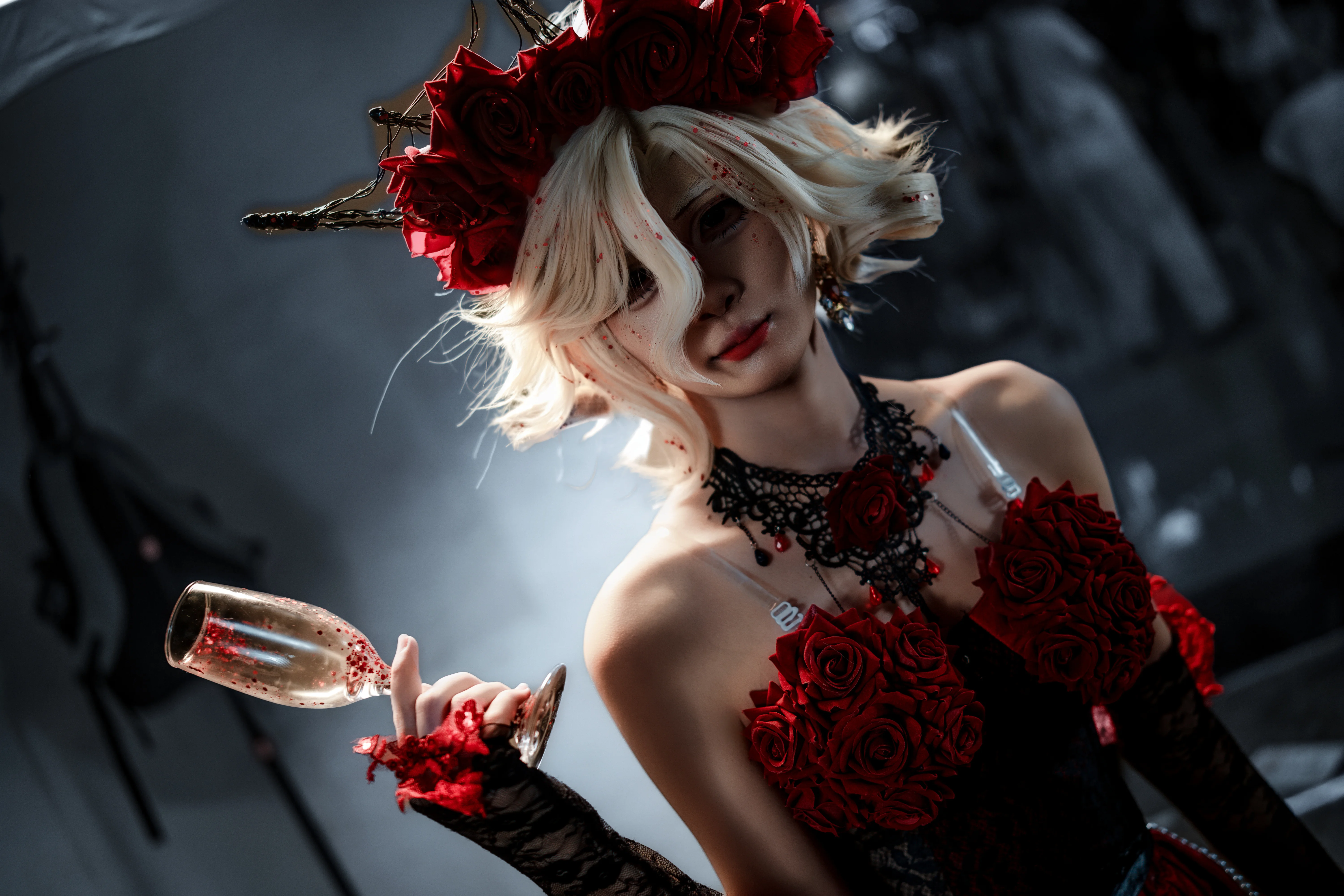 【红夫人cos】第五人格红玫瑰与荆棘冠冕的暗色午后 - 第 5 张