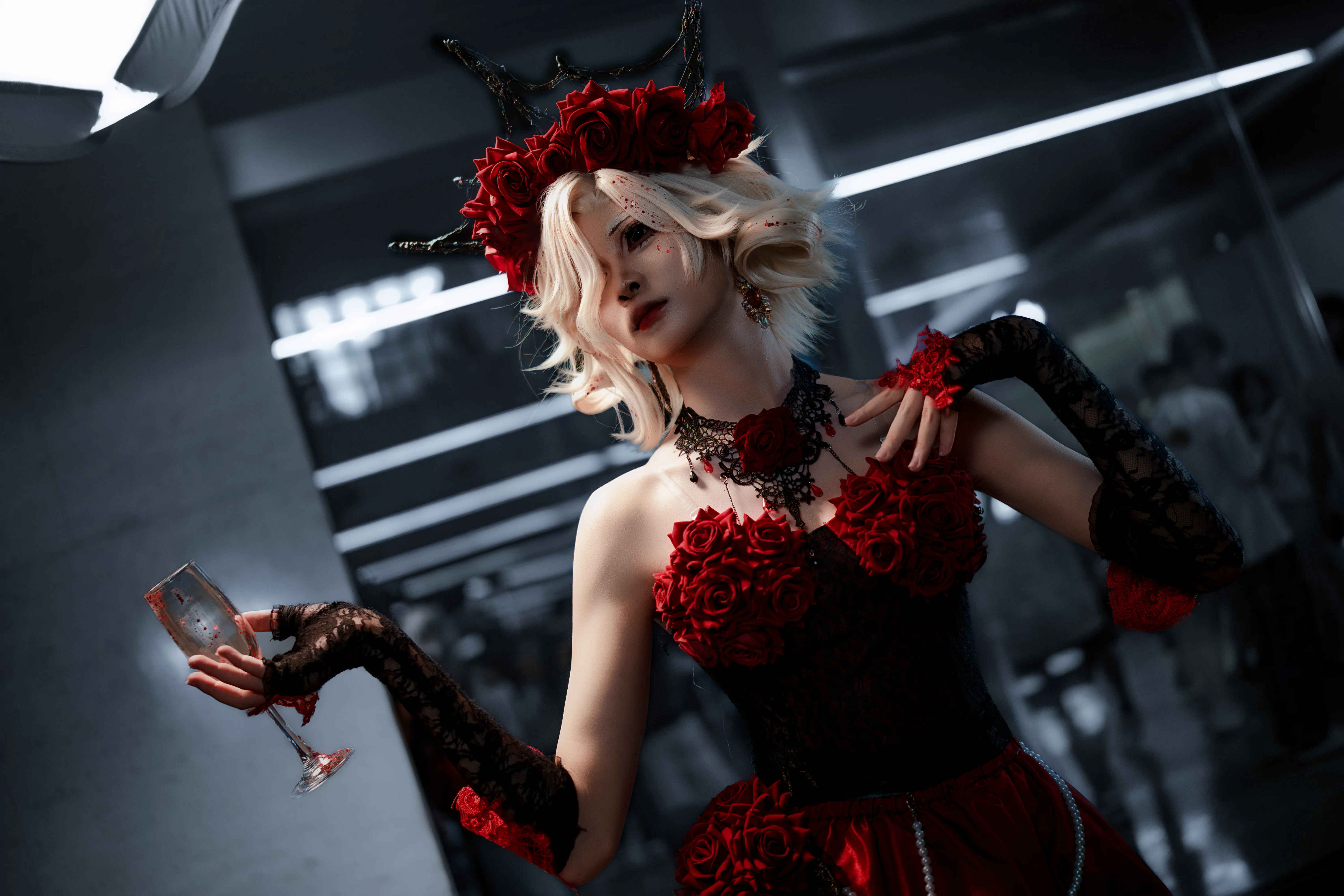 【红夫人cos】第五人格红玫瑰与荆棘冠冕的暗色午后 - 第 9 张