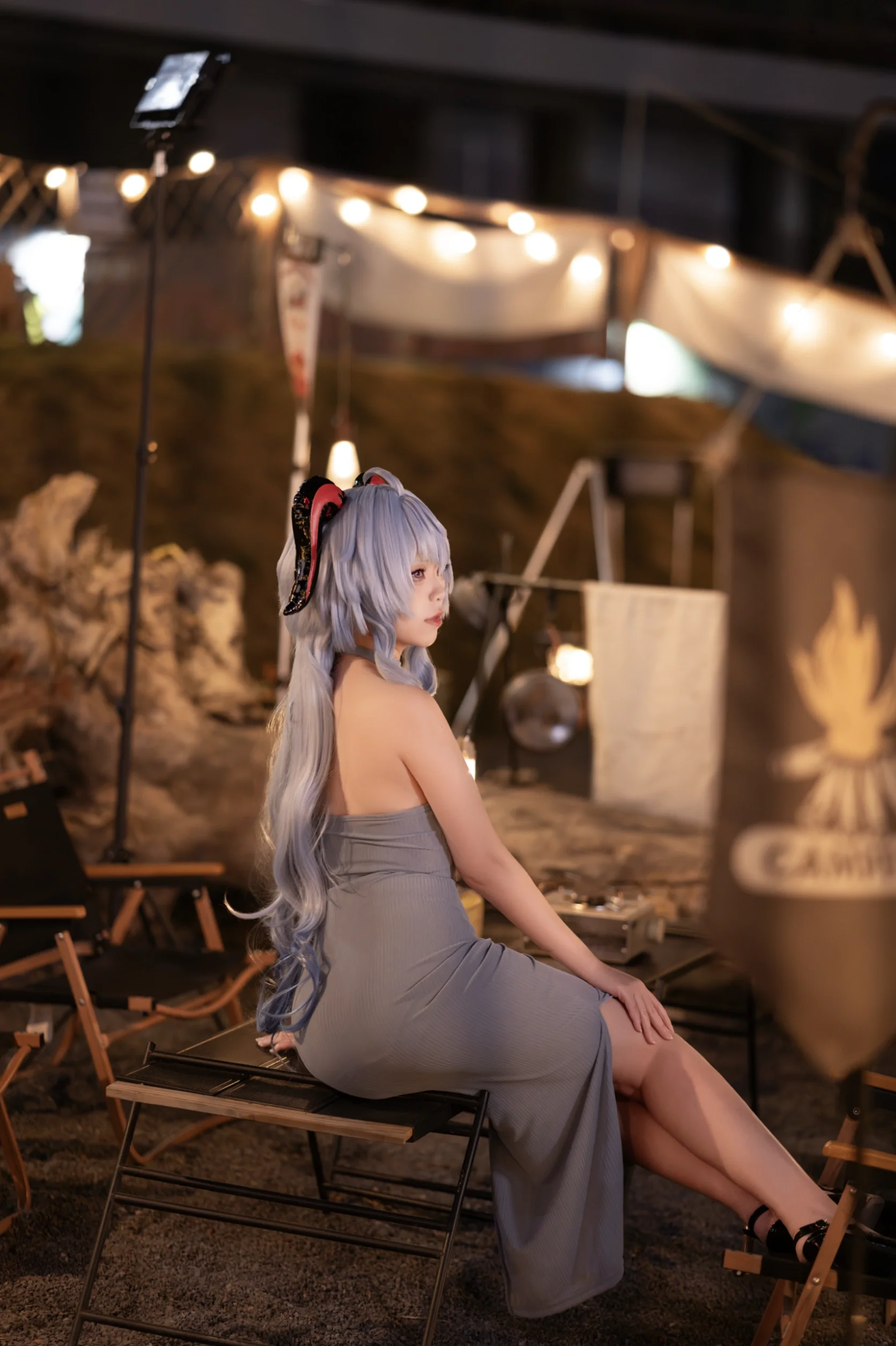 【甘雨cos】褪去仙袍，换上修身的灰蓝长裙 - 第 1 张