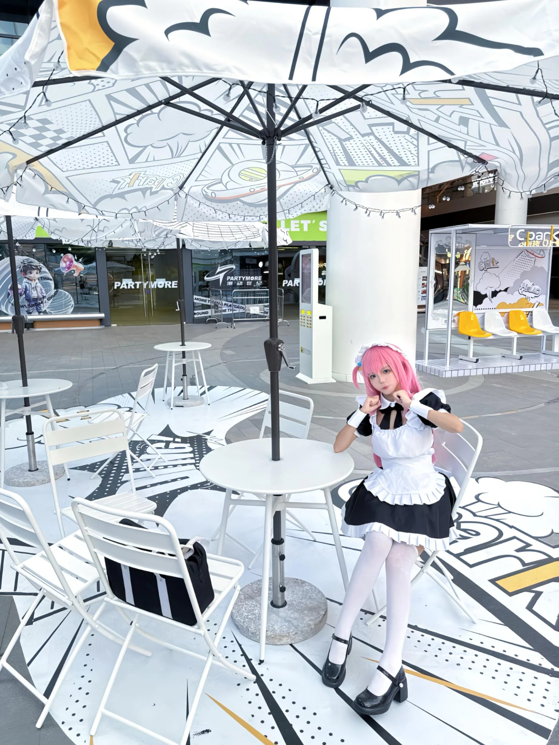 【波奇酱cos】东实Cpark的二次元结界里，来场女仆装游街 - 第 1 张