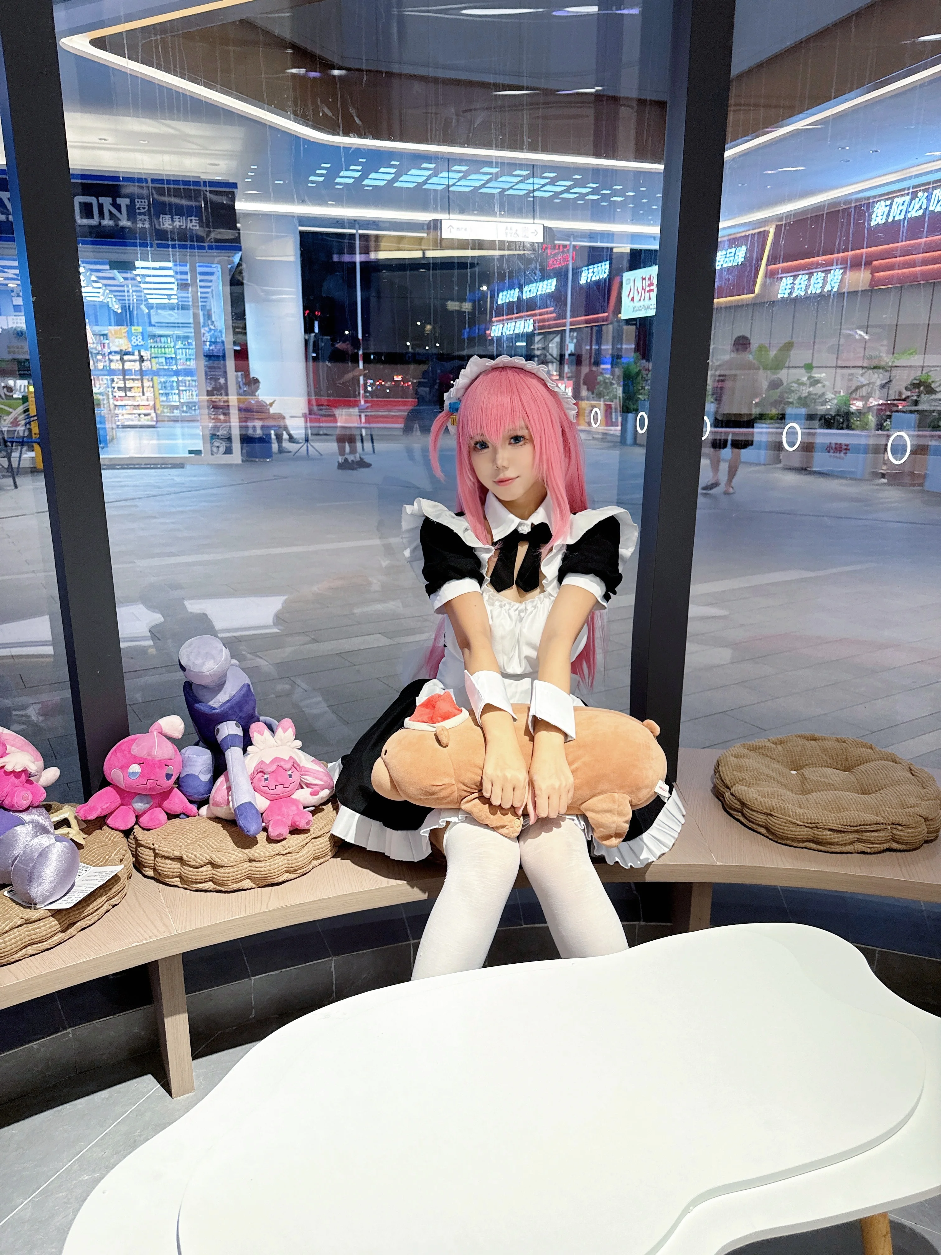 【波奇酱cos】东实Cpark的二次元结界里，来场女仆装游街 - 第 11 张