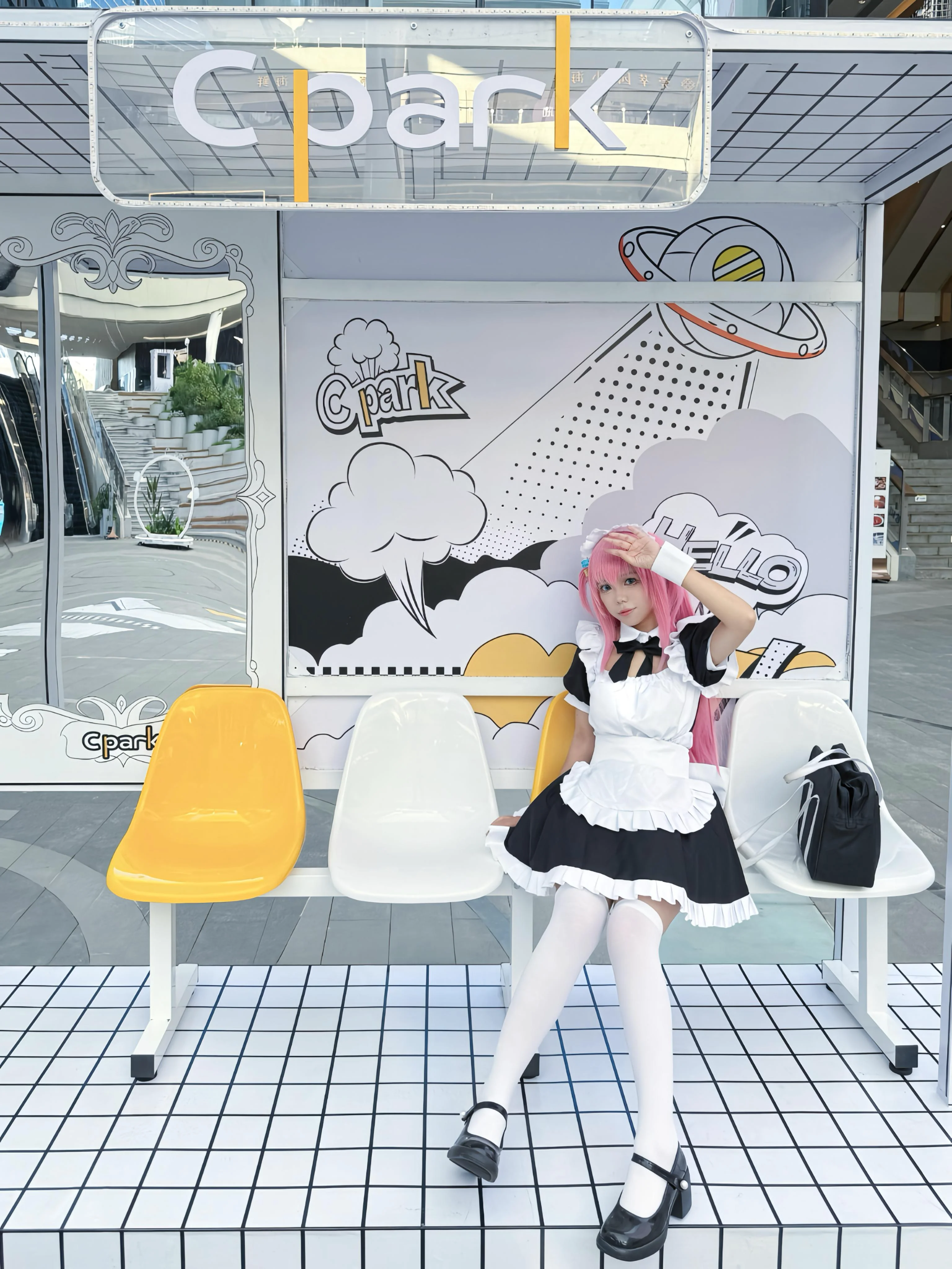 【波奇酱cos】东实Cpark的二次元结界里，来场女仆装游街 - 第 2 张
