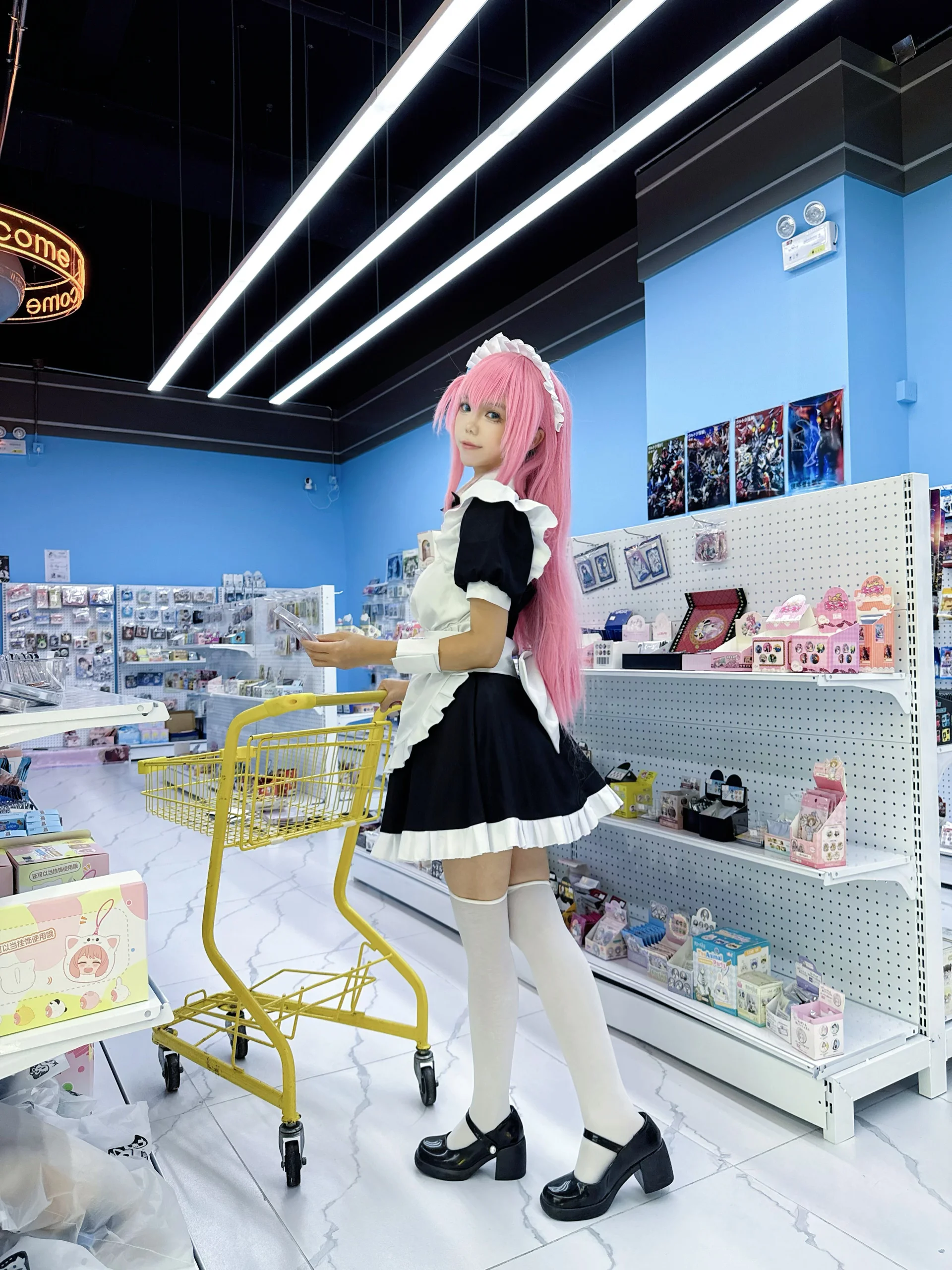 【波奇酱cos】东实Cpark的二次元结界里，来场女仆装游街 - 第 9 张