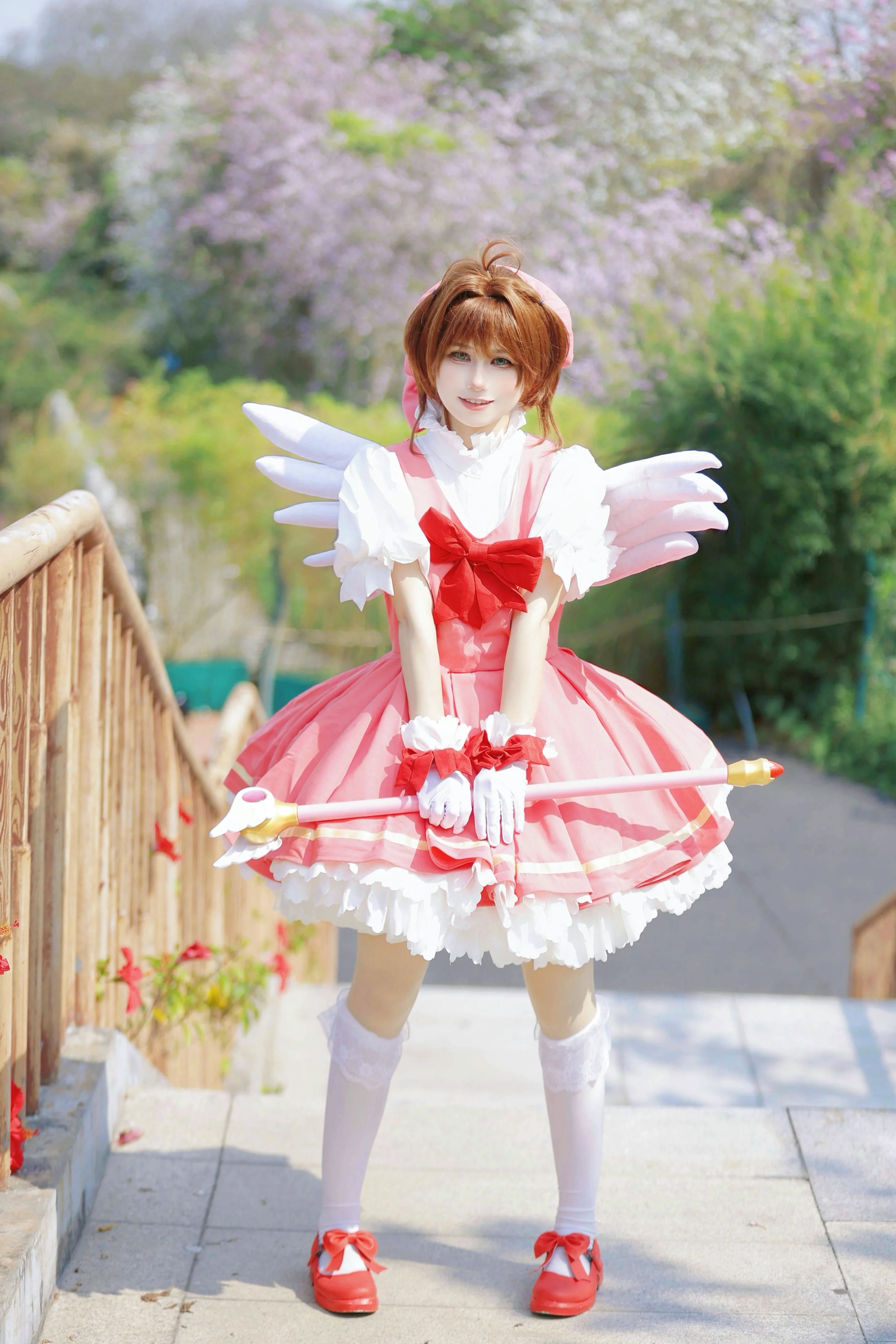 【木之本桜 コスプレ】カードキャプターさくら、春の満開の花々に包まれた赤と白の魔法 - 11 枚目