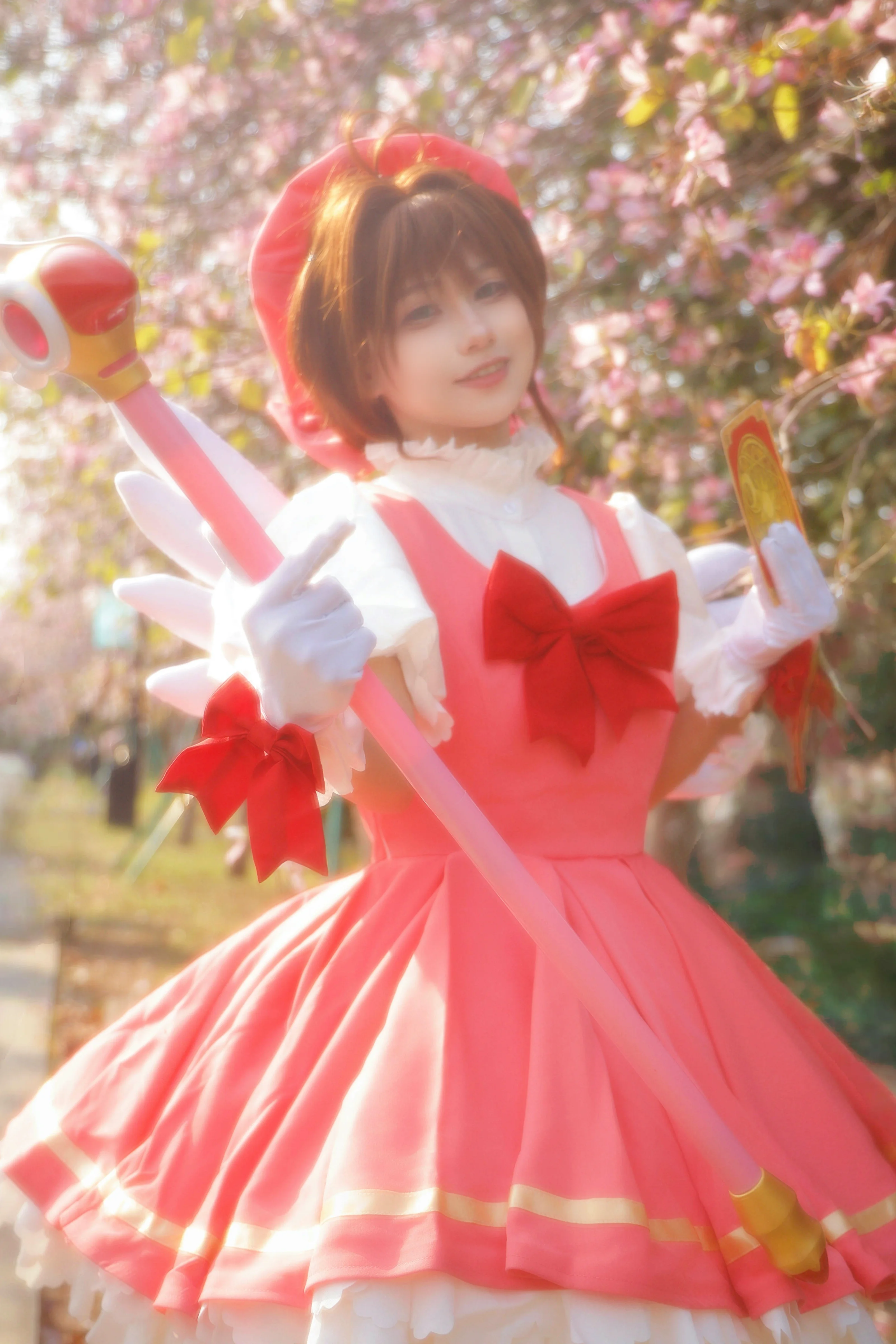 【木之本桜 コスプレ】カードキャプターさくら、春の満開の花々に包まれた赤と白の魔法 - 14 枚目
