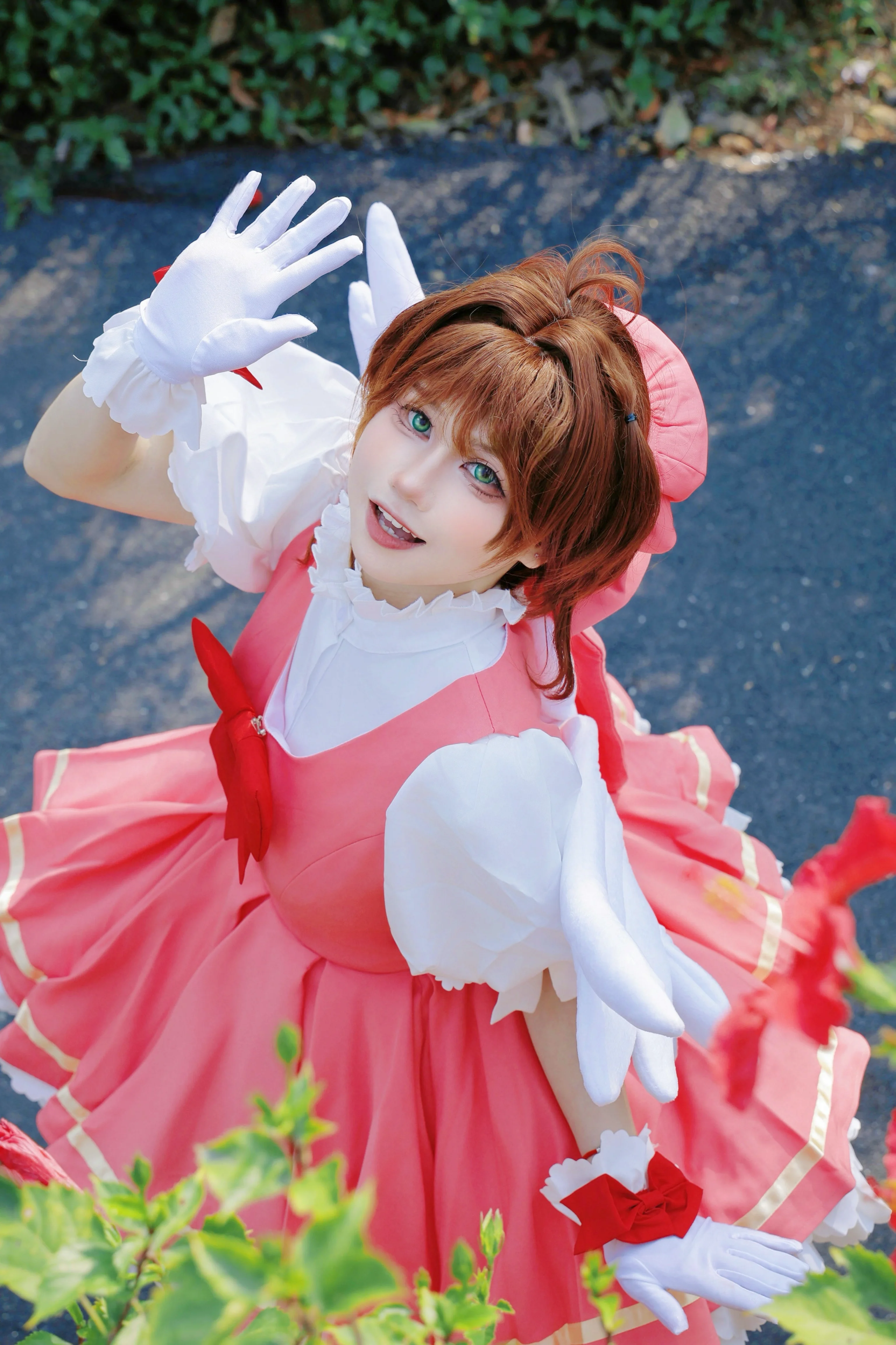 【木之本桜 コスプレ】カードキャプターさくら、春の満開の花々に包まれた赤と白の魔法 - 7 枚目