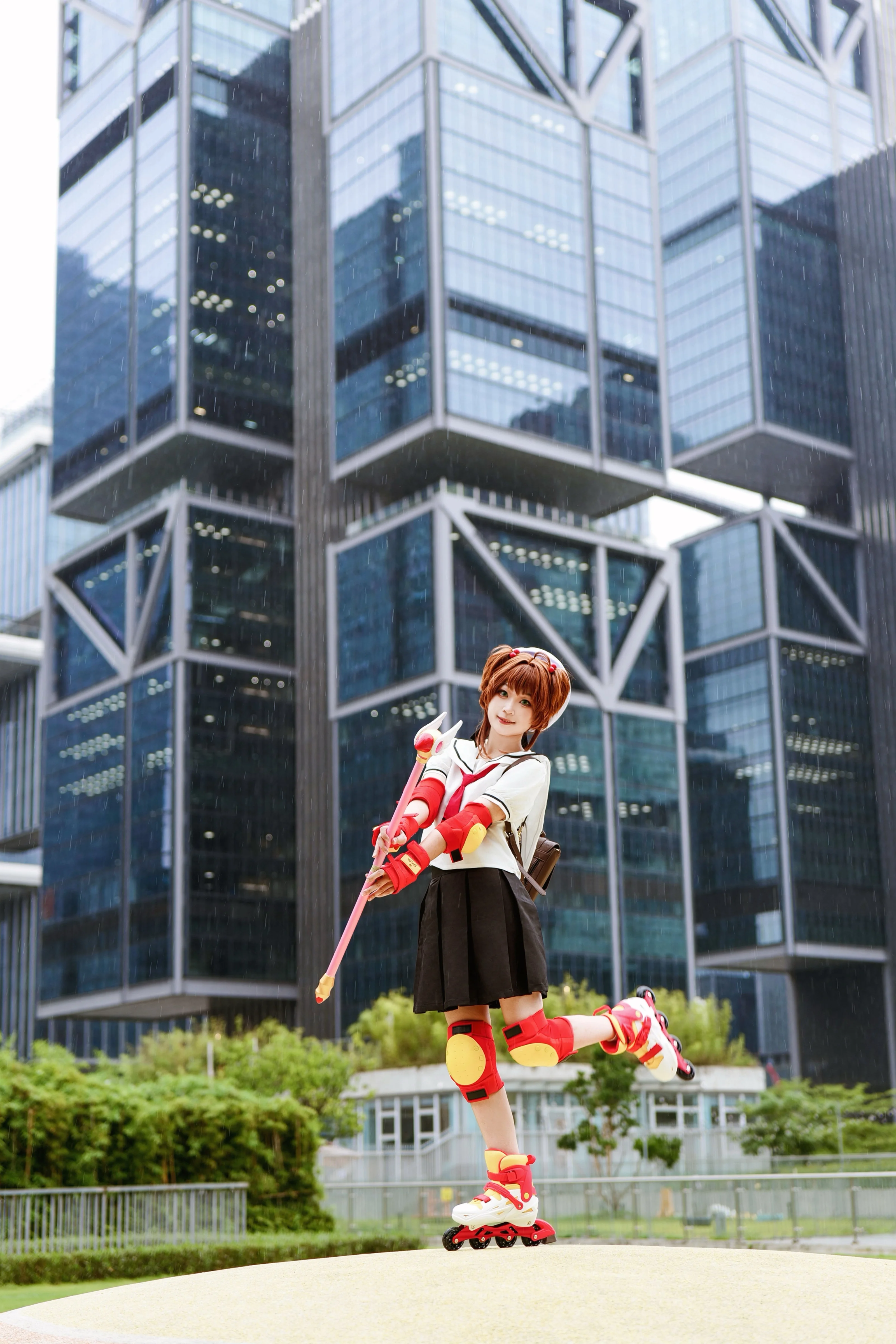 【木之本櫻cos】穿著輪滑鞋走過雨後城市的街角 - 第 4 張