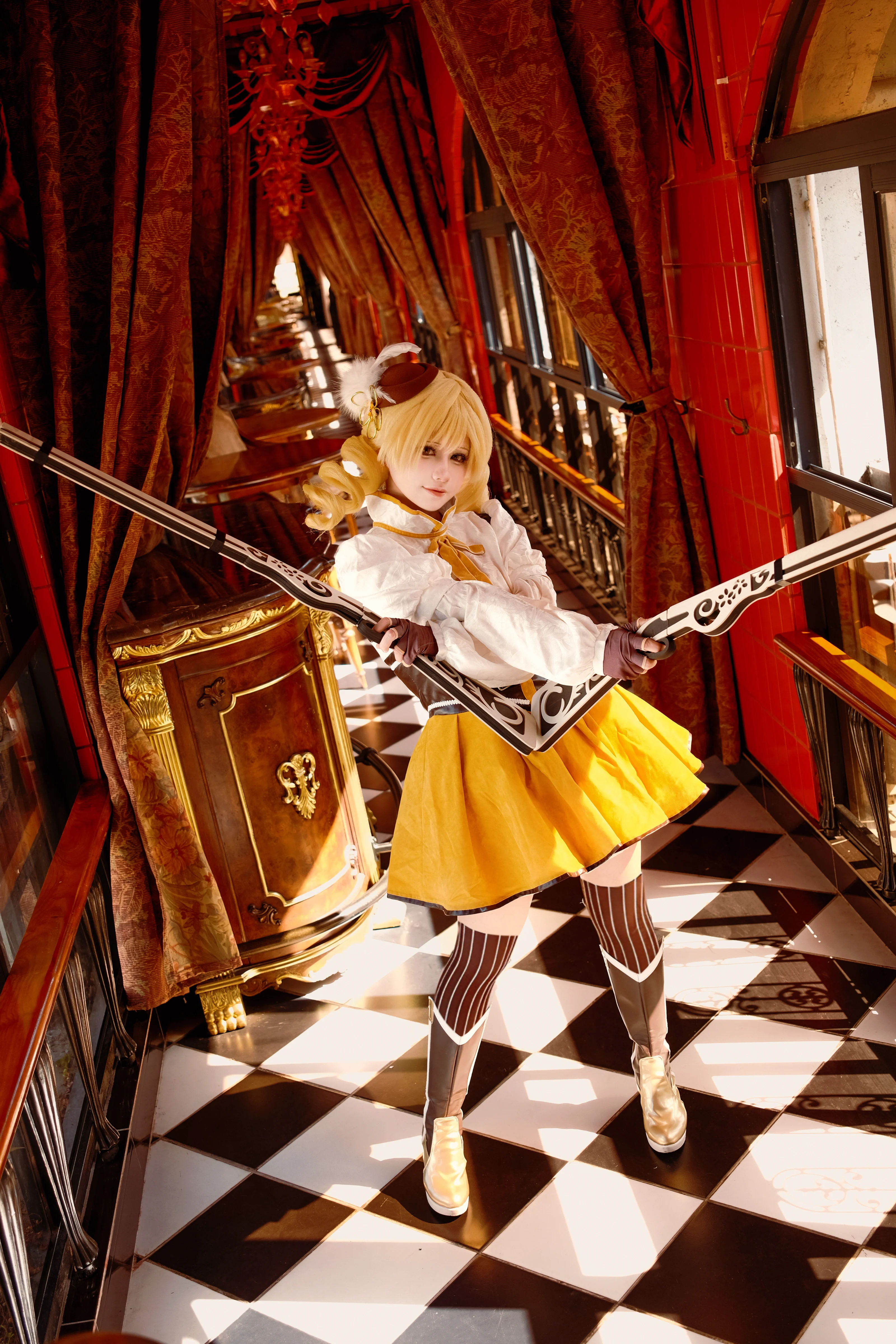 【巴麻美cos】与光影共舞，黄丝带划破红黑色复古空间 - 第 10 张