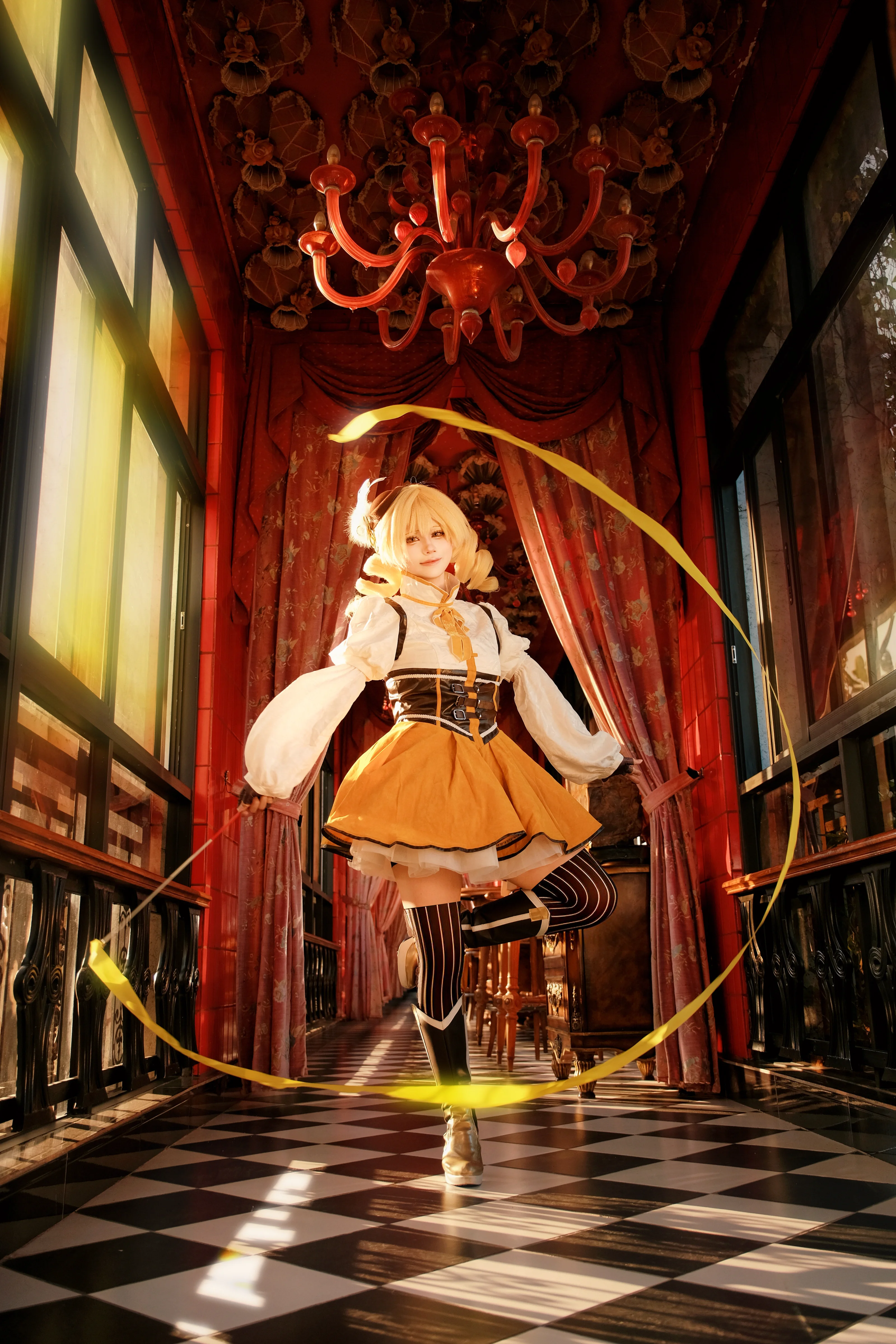 【巴麻美cos】与光影共舞，黄丝带划破红黑色复古空间 - 第 3 张
