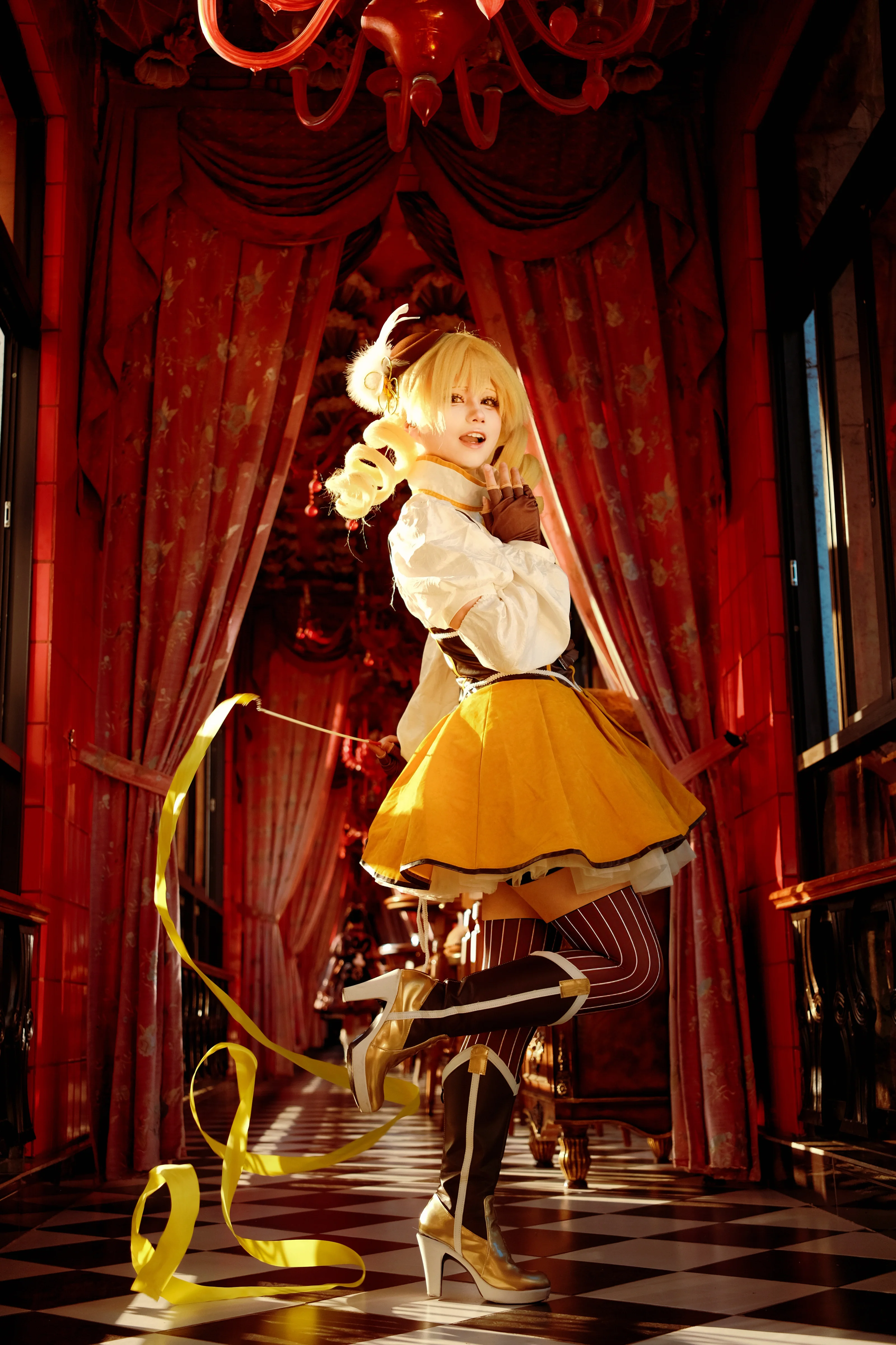 【巴麻美cos】与光影共舞，黄丝带划破红黑色复古空间 - 第 6 张