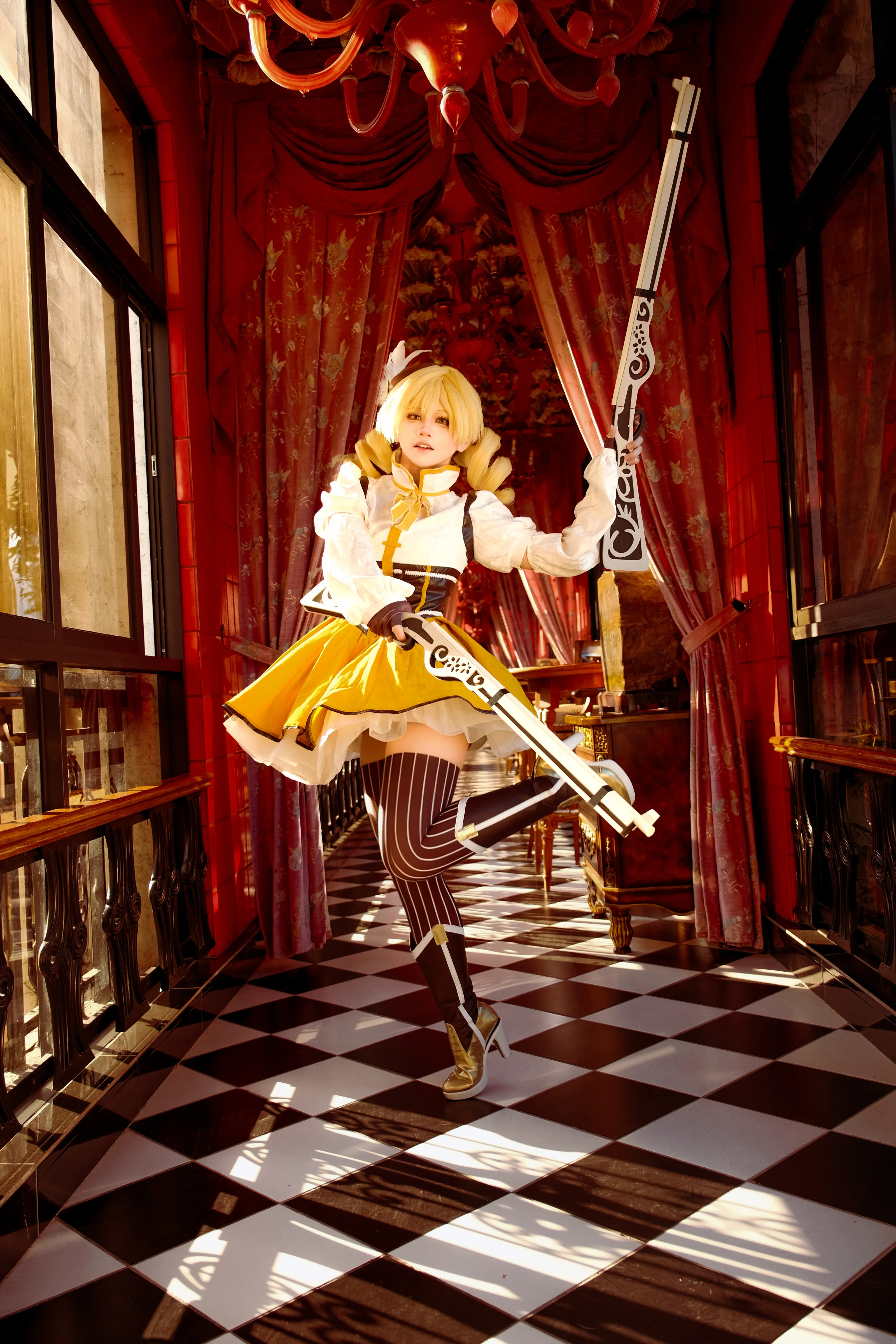 【巴麻美cos】与光影共舞，黄丝带划破红黑色复古空间 - 第 8 张