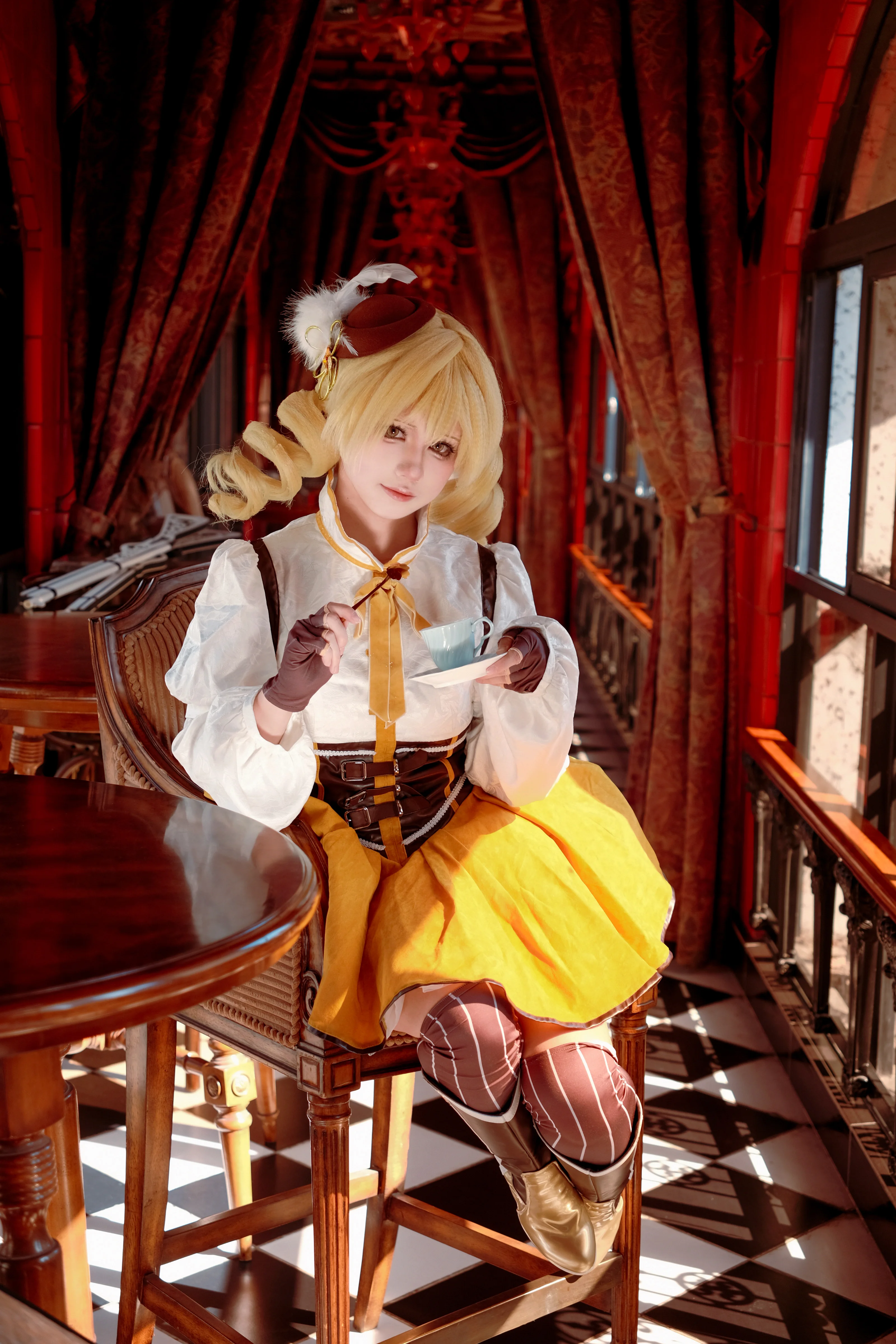 【巴麻美cos】魔法少女小圆，复古车厢里的优雅午后