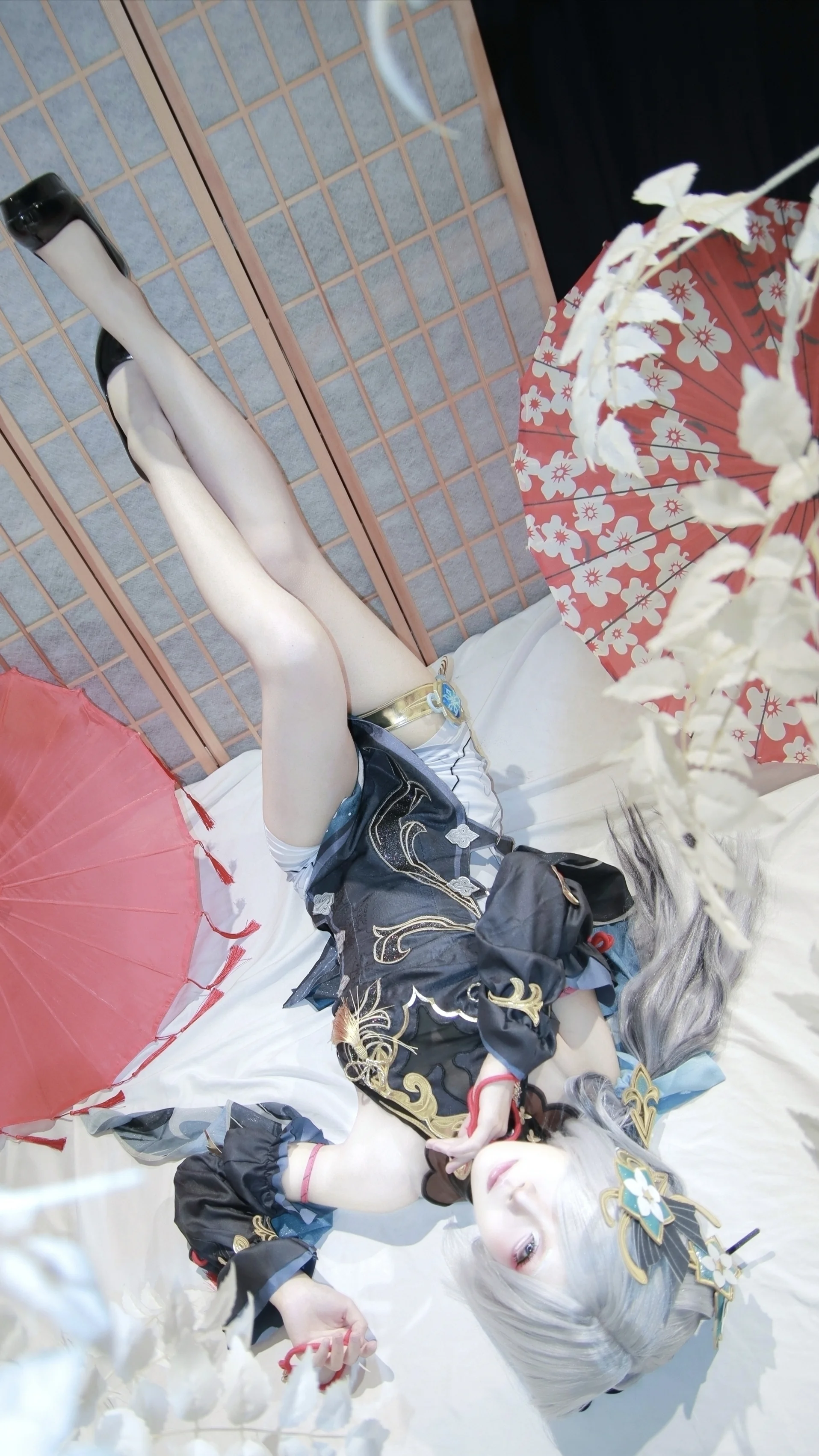 【申鹤cos】原神正片，屏风红伞与银发冷颜 - 第 2 张