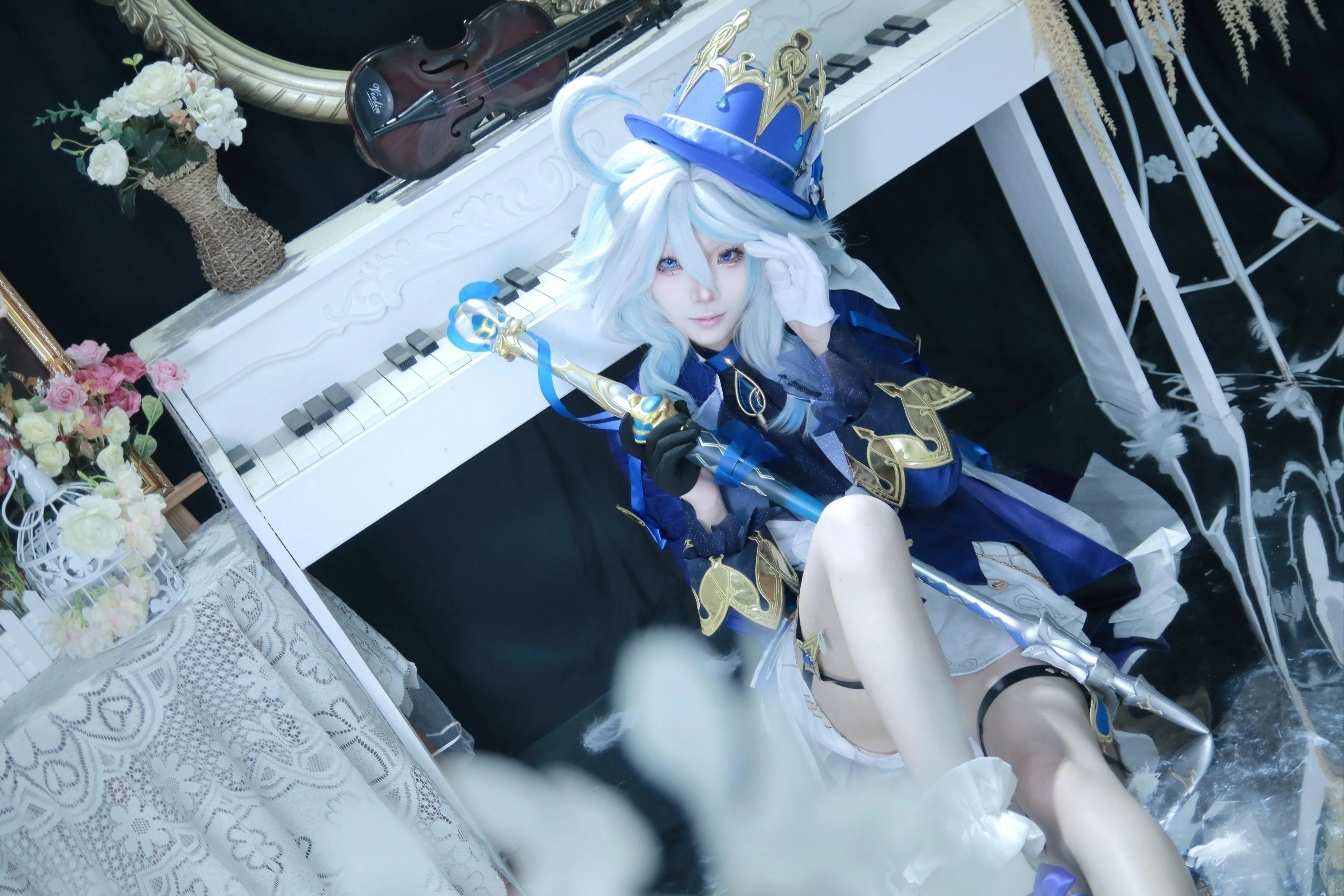 【フリーナ コスプレ】純白と深い青の世界で、ステージに立つ水の女神様に出会う - 3 枚目