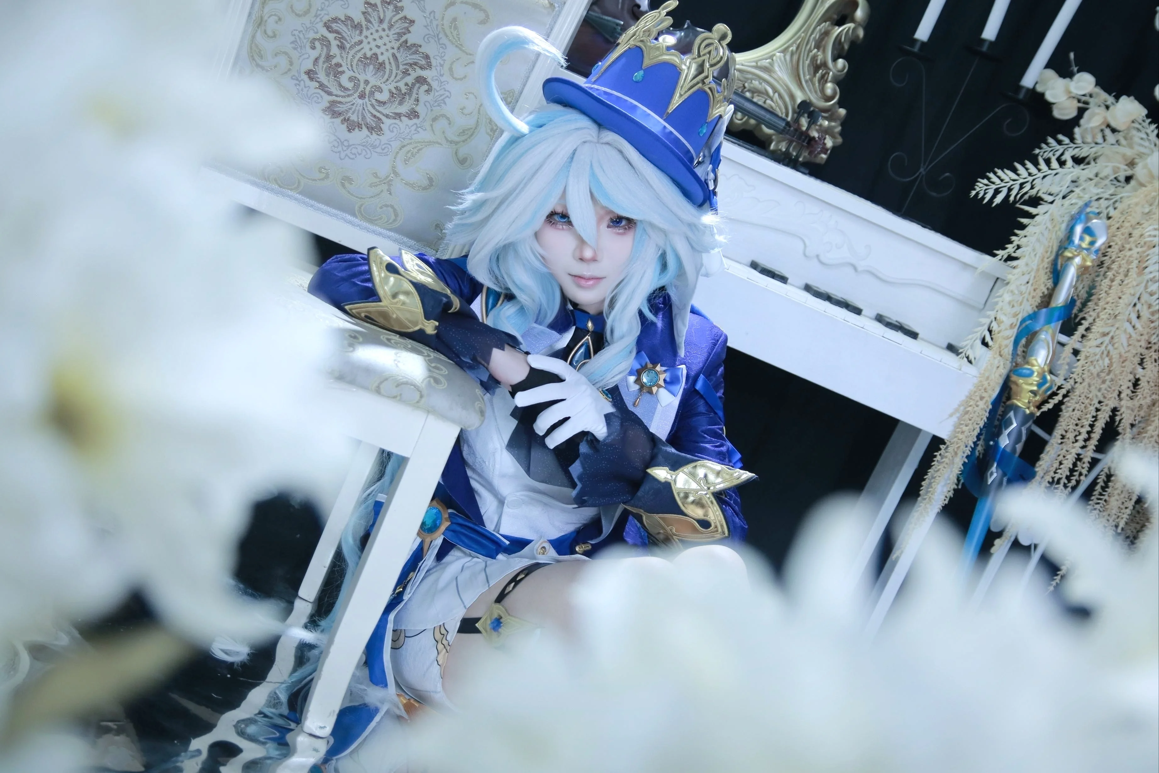 【フリーナ コスプレ】純白と深い青の世界で、ステージに立つ水の女神様に出会う - 5 枚目