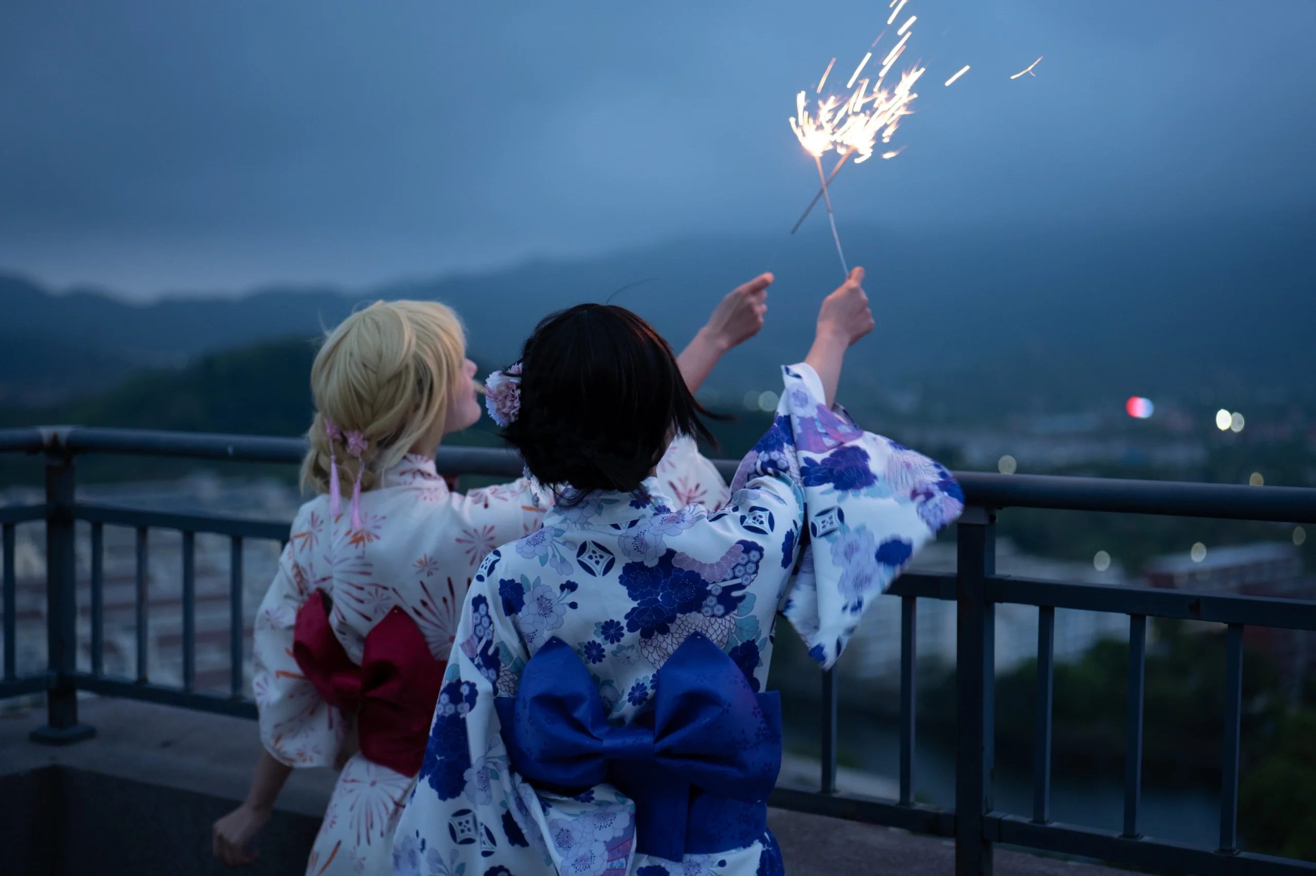 夏夜的仙女棒与浴衣，定格在微凉晚风里 - 第 1 张