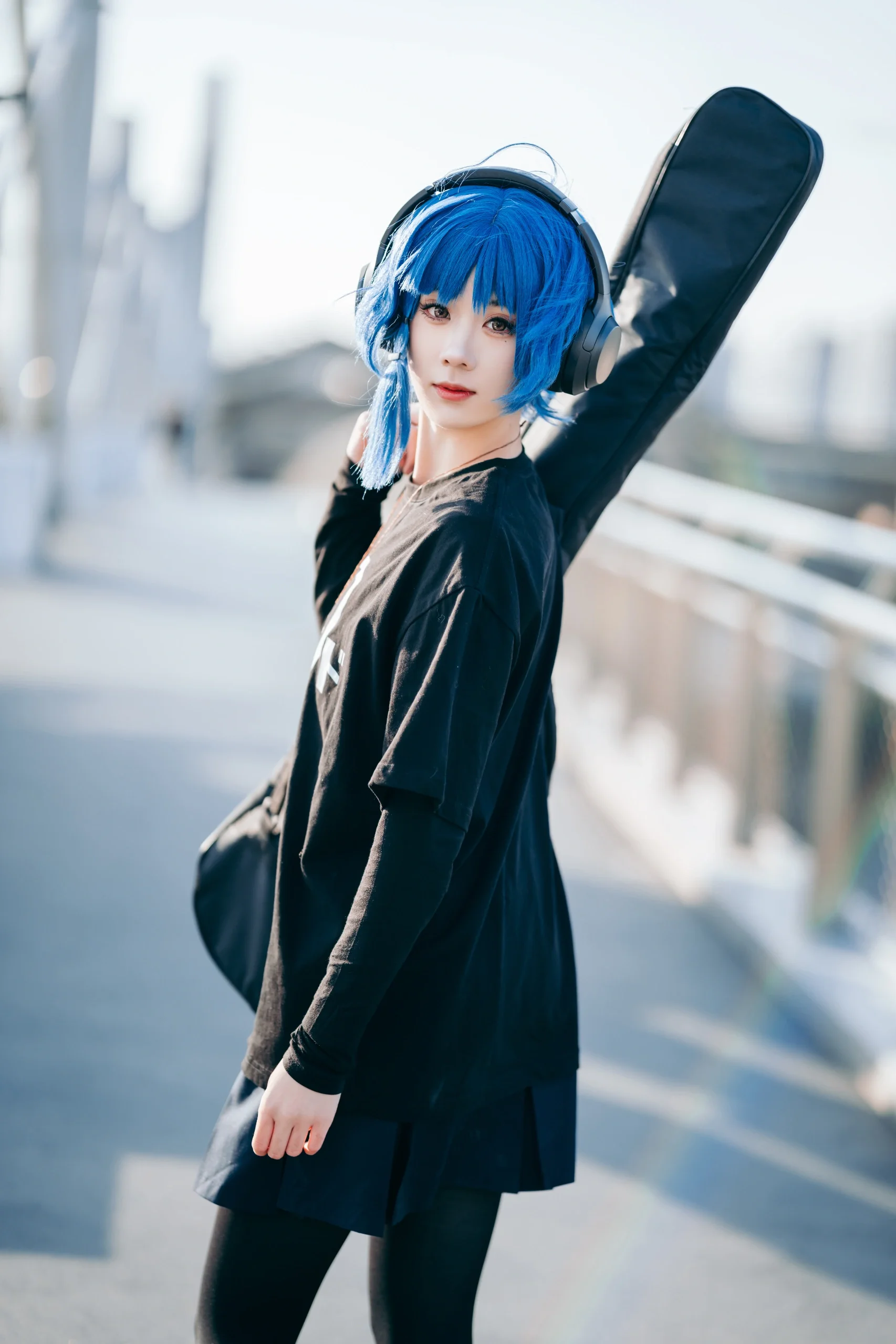 [Yamada Ryo Cosplay] The Winter Bassist of Grand Canal Park: That Splash of Blue in the White Buildings - Image 10