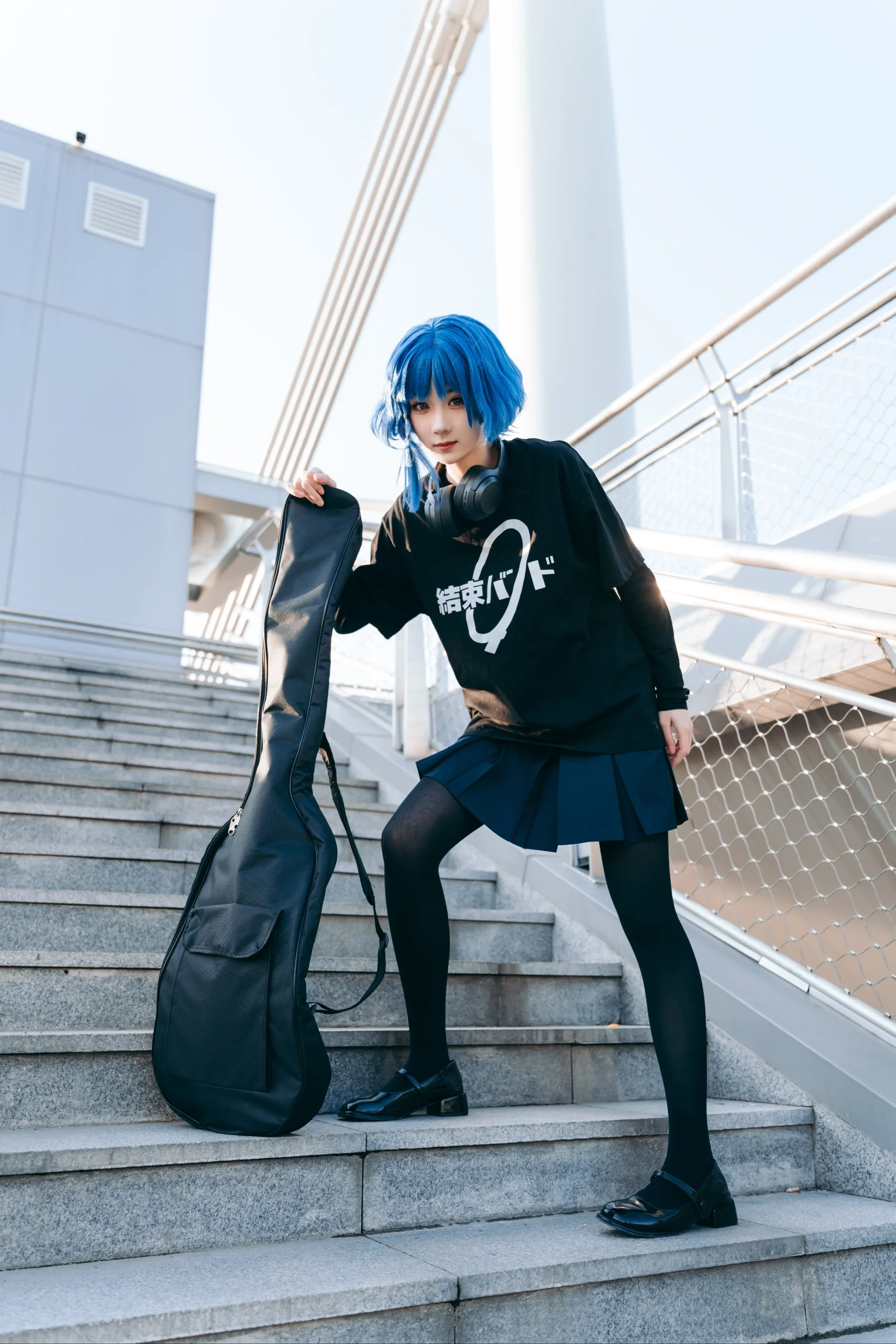 [Yamada Ryo Cosplay] The Winter Bassist of Grand Canal Park: That Splash of Blue in the White Buildings - Image 13