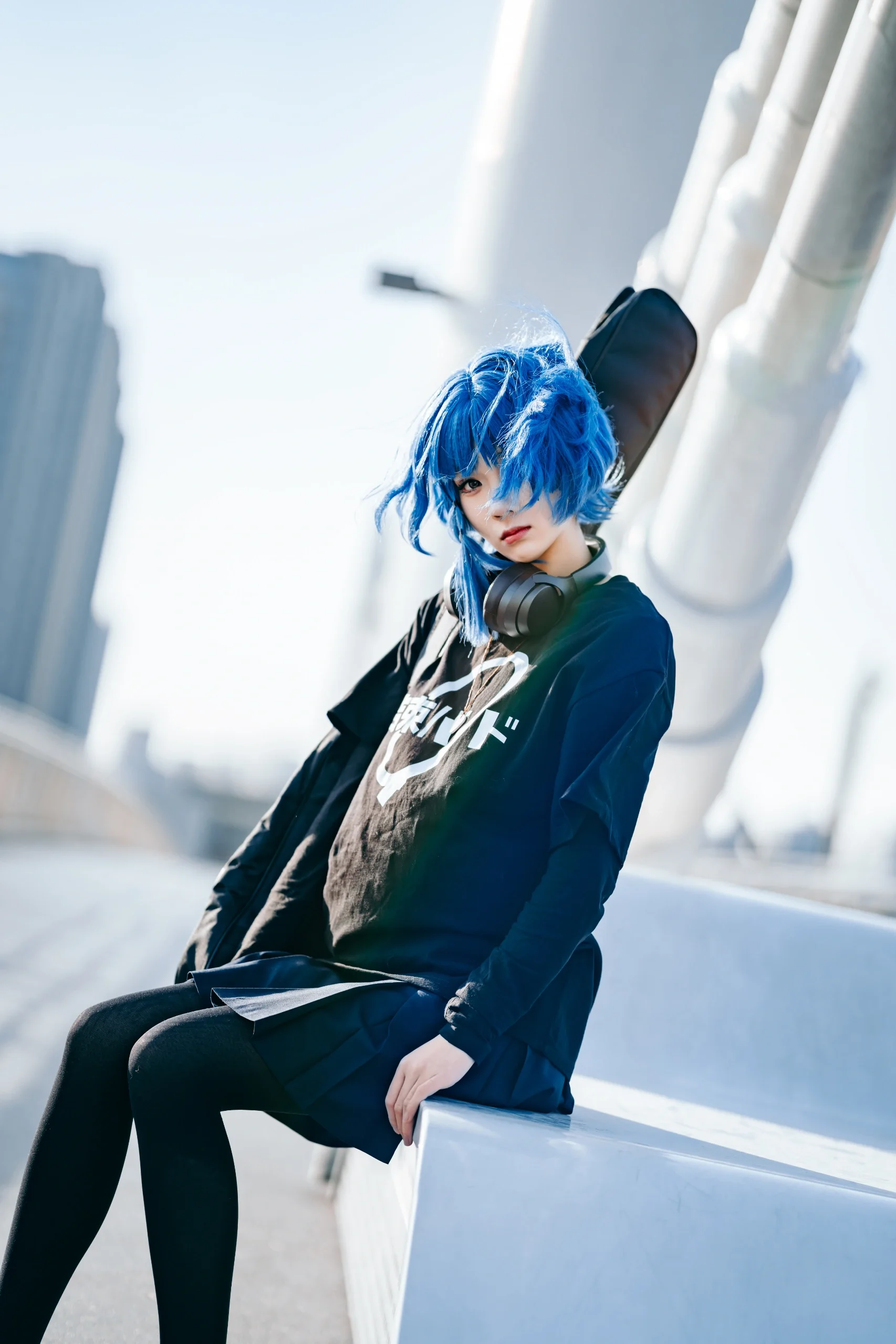 [Yamada Ryo Cosplay] The Winter Bassist of Grand Canal Park: That Splash of Blue in the White Buildings - Image 9