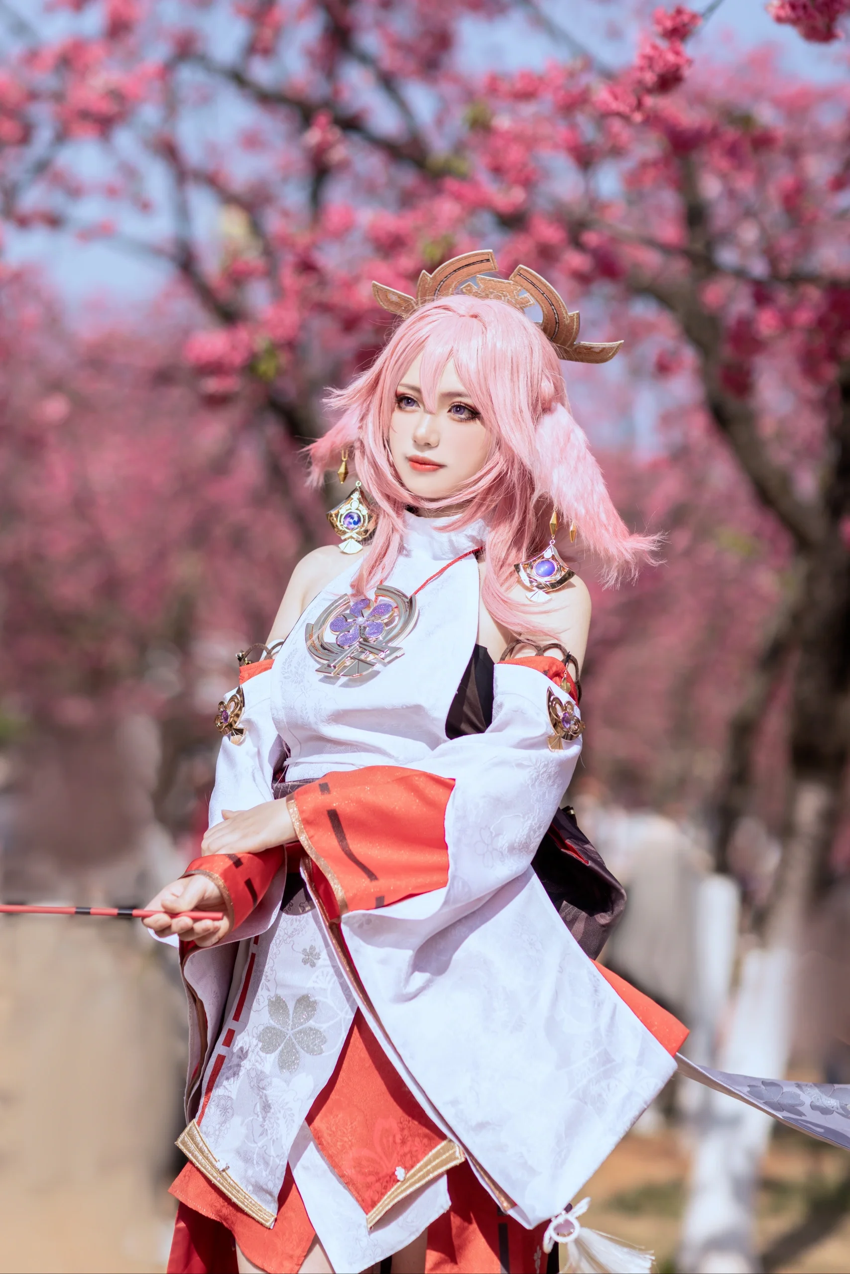 【八重神子 コスプレ】桜の木の下の狐仙様、この衣装にはまだ心残りも - 5 枚目