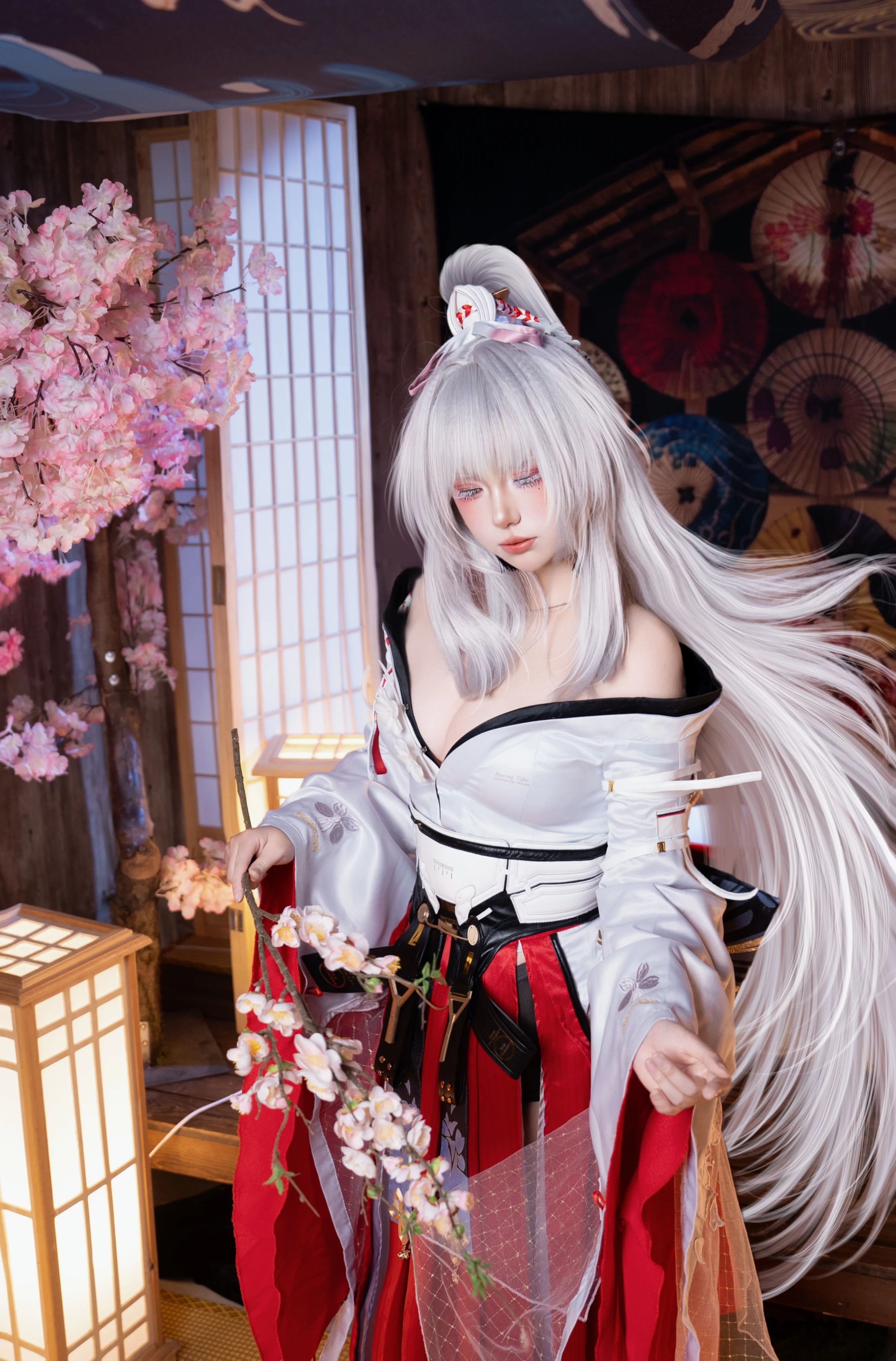 【绯雪cos】鸣潮中的白红之刃 - 第 1 张