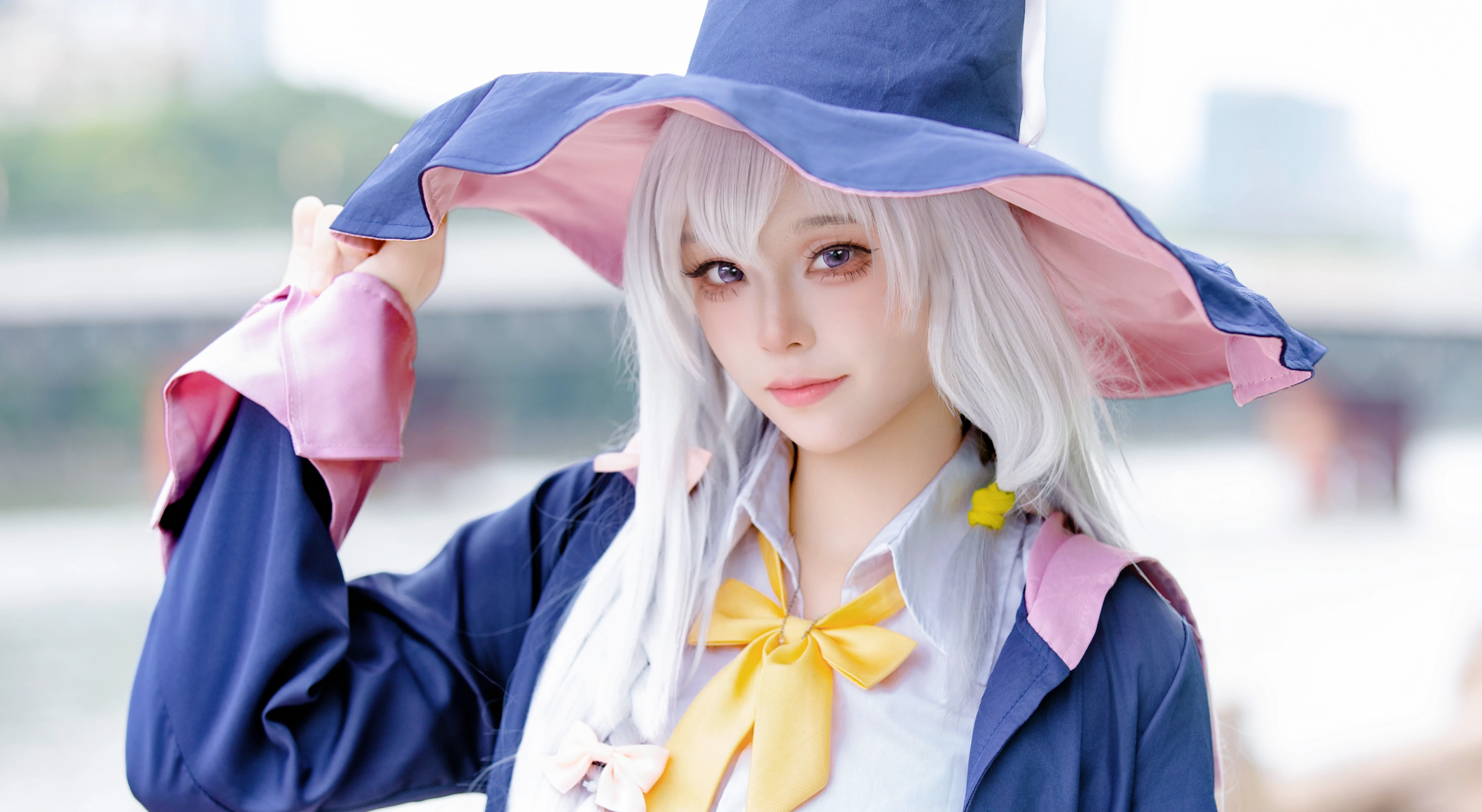 【伊蕾娜cos】魔女之旅，漫步于江畔的银发魔女 - 第 1 张