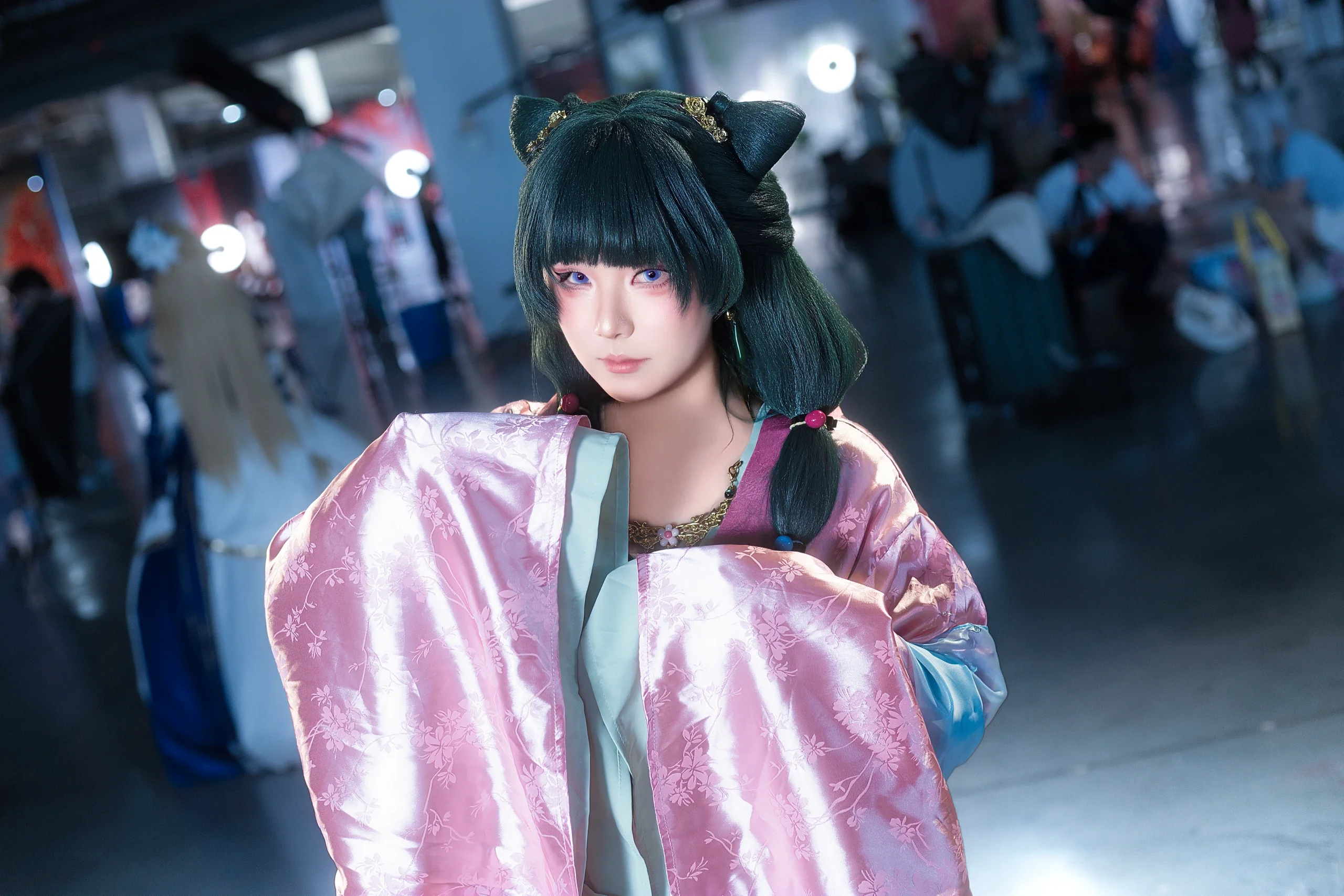 【猫猫cos】药屋少女的呢喃，轻摇团扇踏足漫展