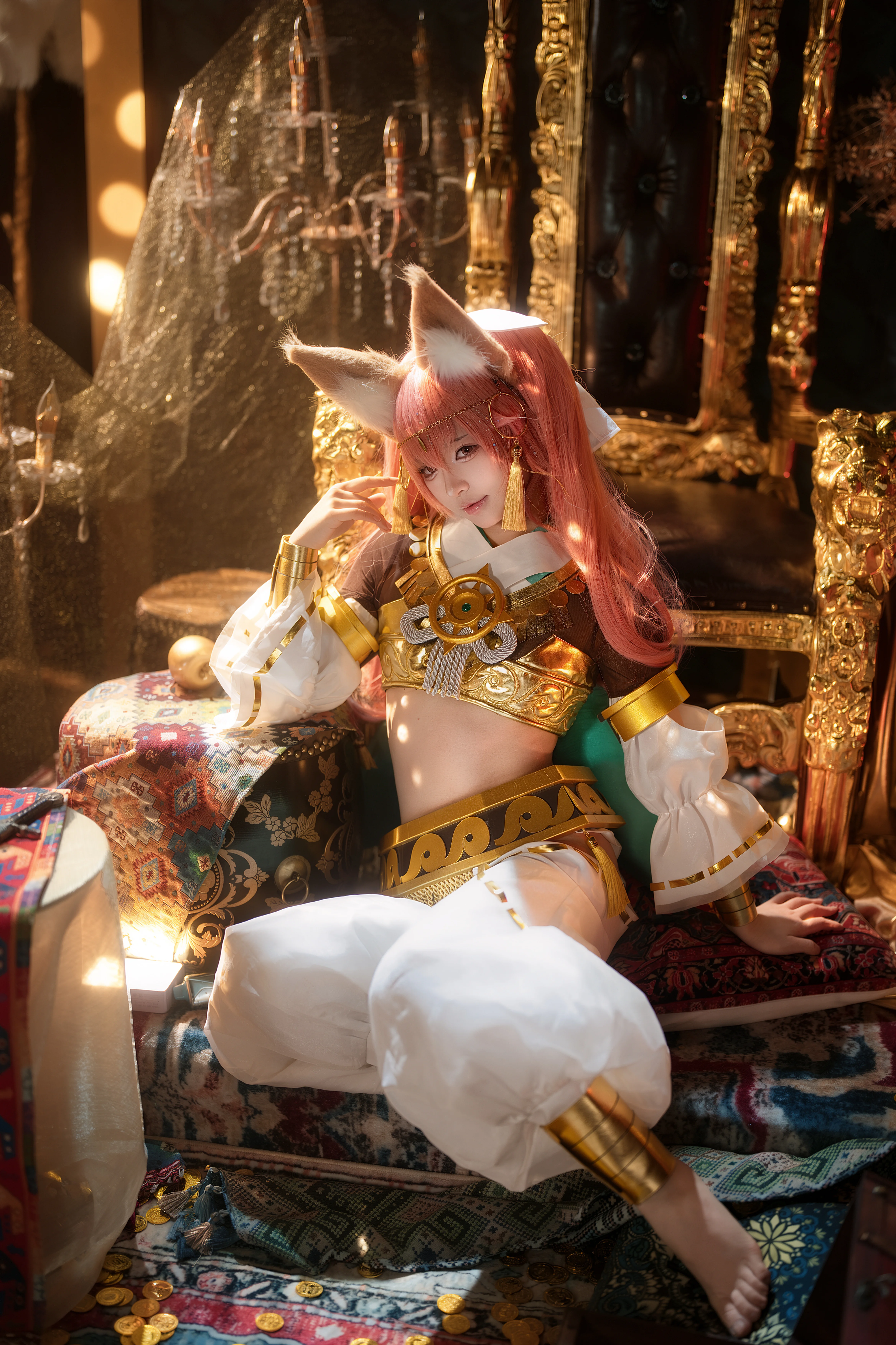 【玉藻前cos】异域金殿里的暖光氛围感正片