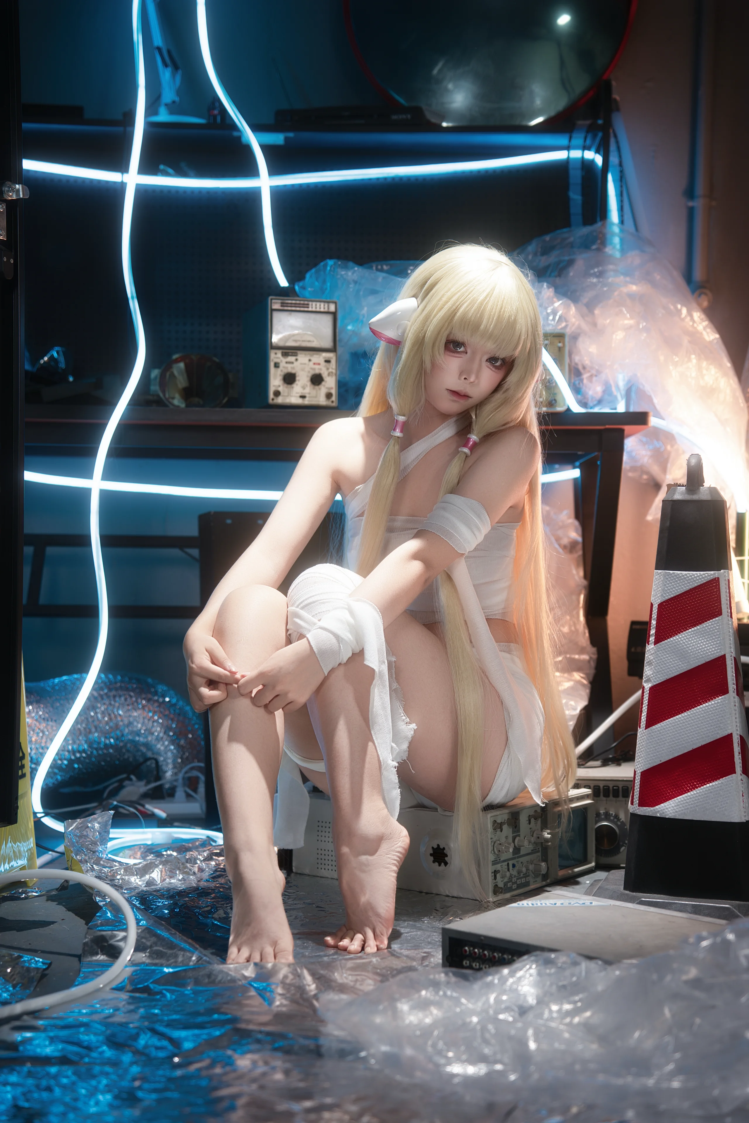 【小嘰cos】人形電腦天使心，凌亂實驗室裡的純白碎片 - 第 2 張