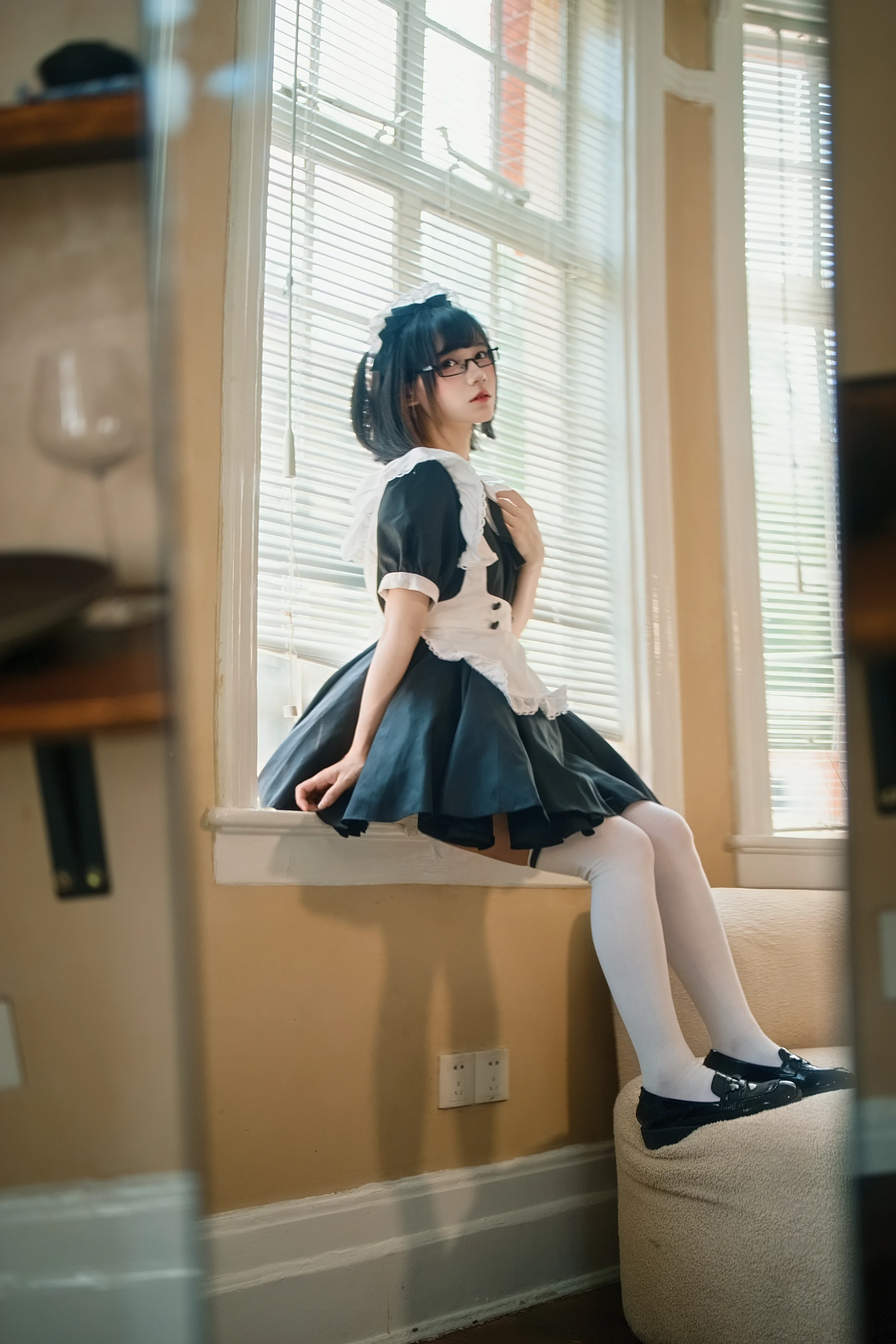 居家女仆装写真，光影里的日常碎片 - 第 1 张