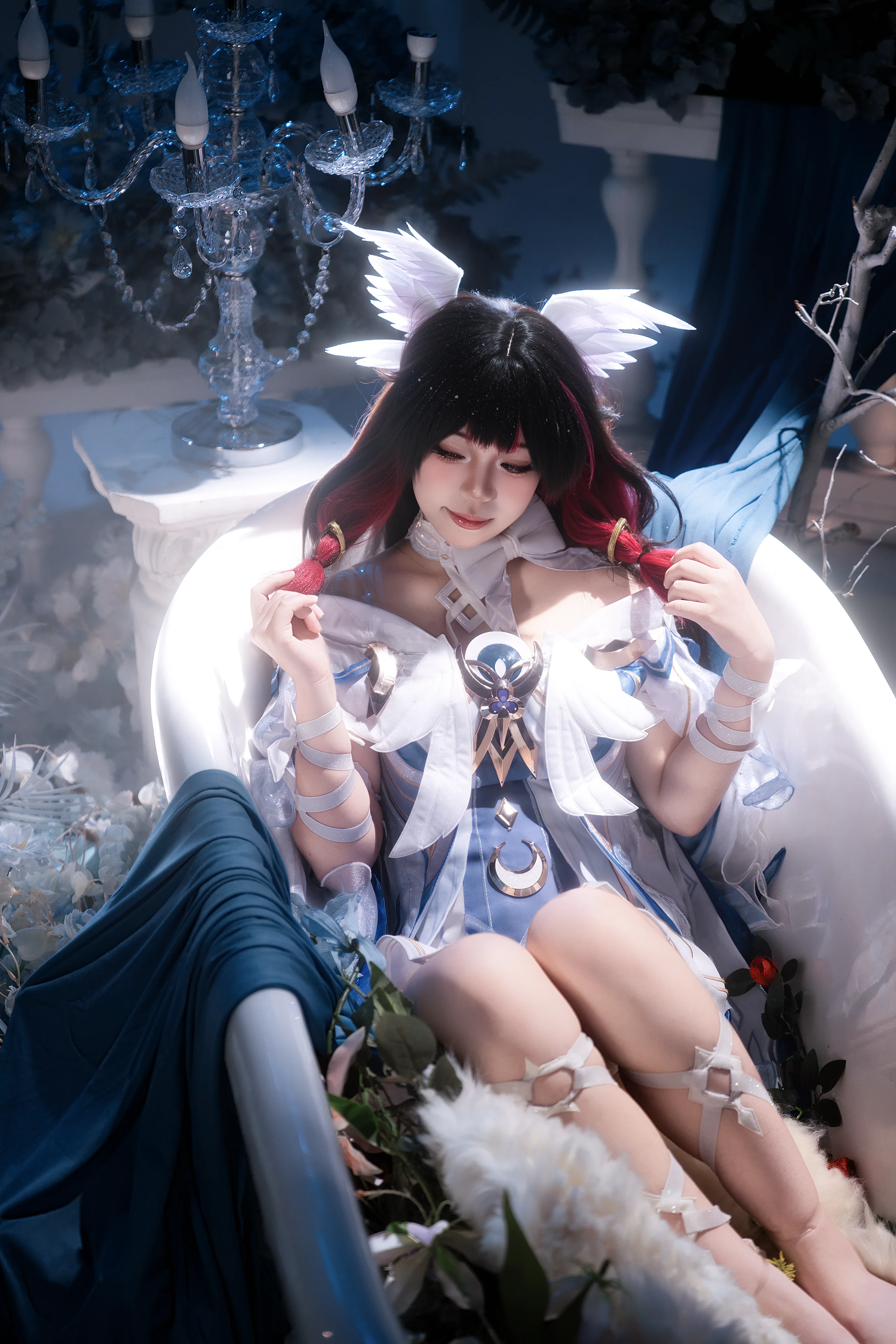 【哥倫比婭cos】月下靜謐，羽翼與浴缸的夢幻相遇 - 第 1 張