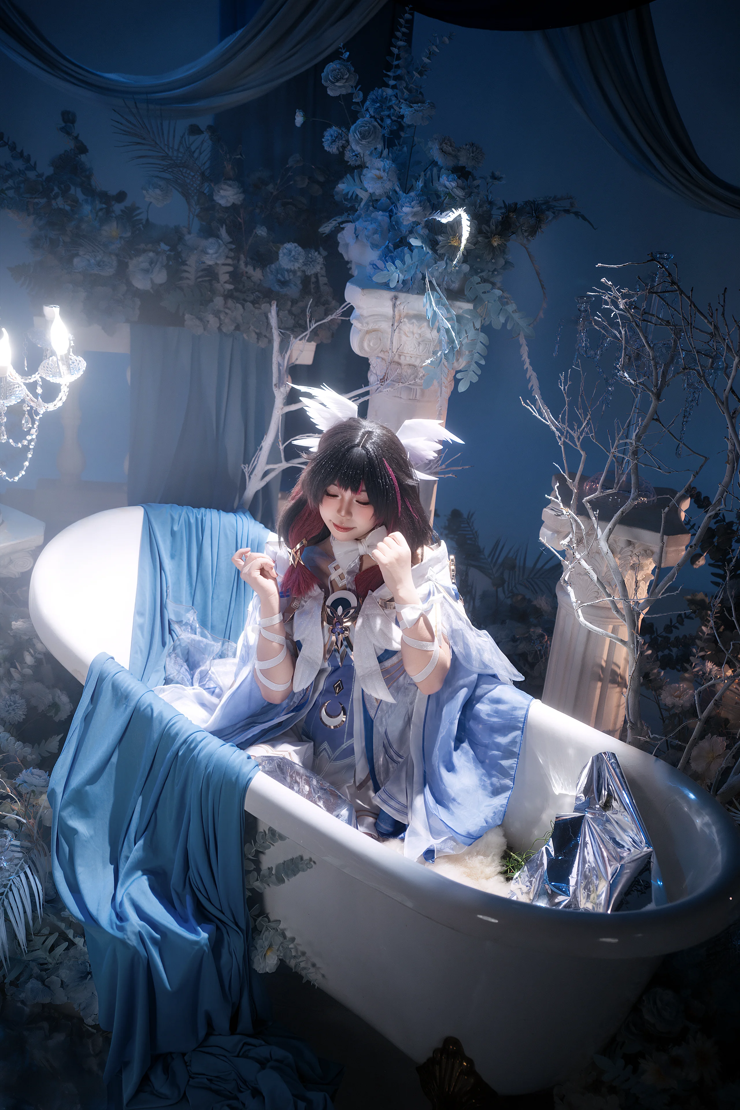 【哥倫比婭cos】月下靜謐，羽翼與浴缸的夢幻相遇 - 第 5 張