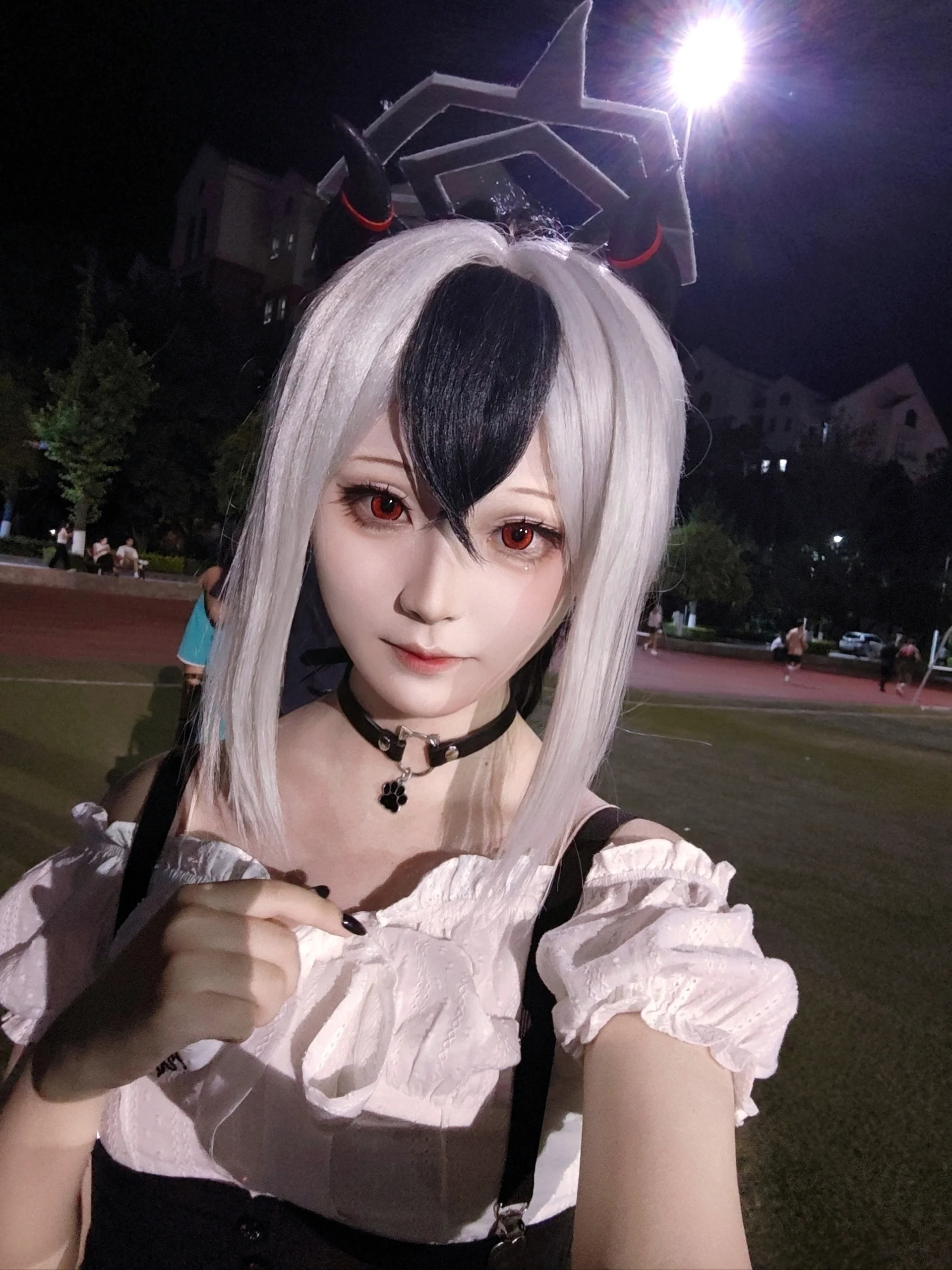 [Onikata Kayoko cosplay] Blue Archive: Visual capture in black, white, and red - Image 1