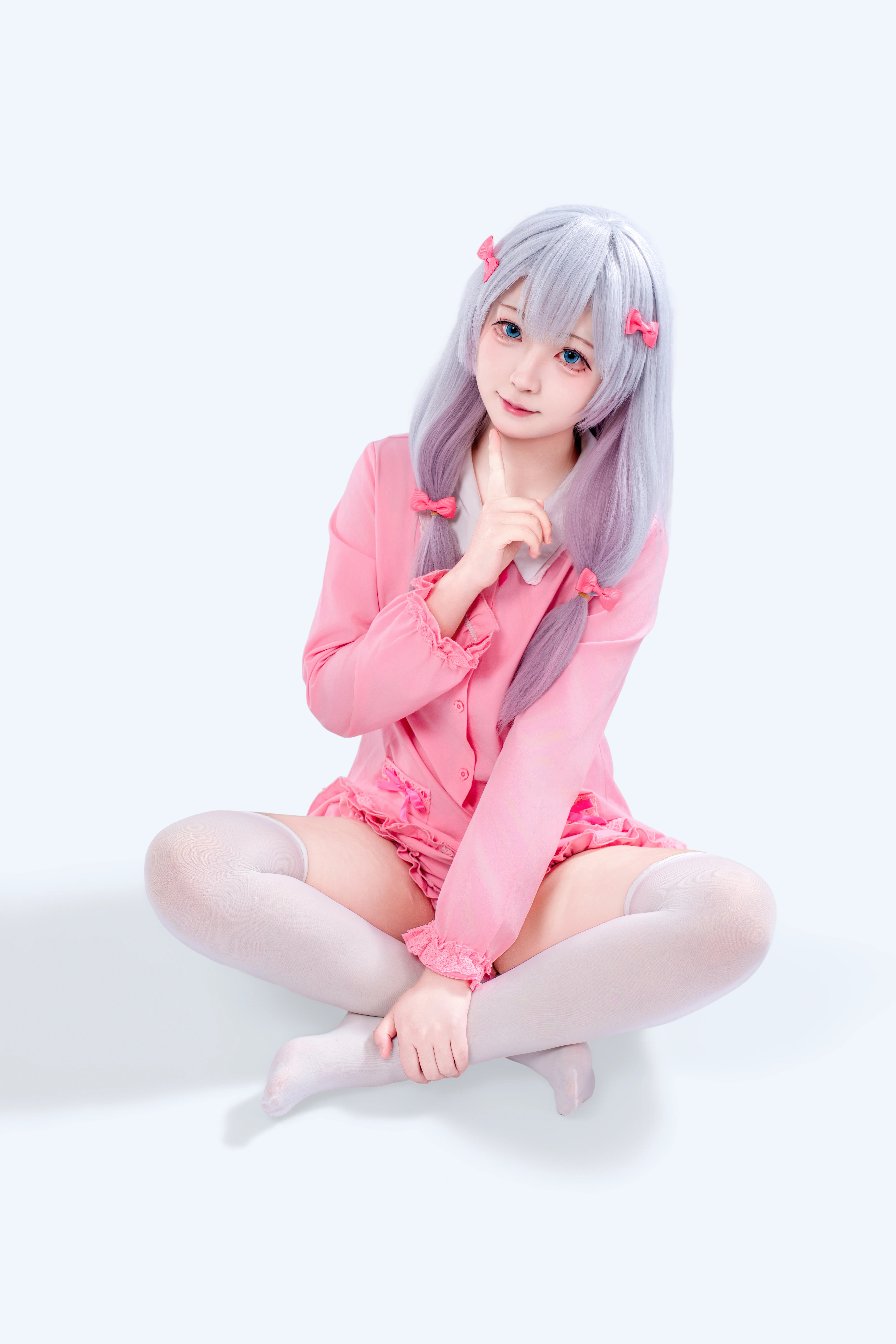 【和泉纱雾cos】用粉色居家服和画笔，绘出埃罗芒阿老师的慵懒日常