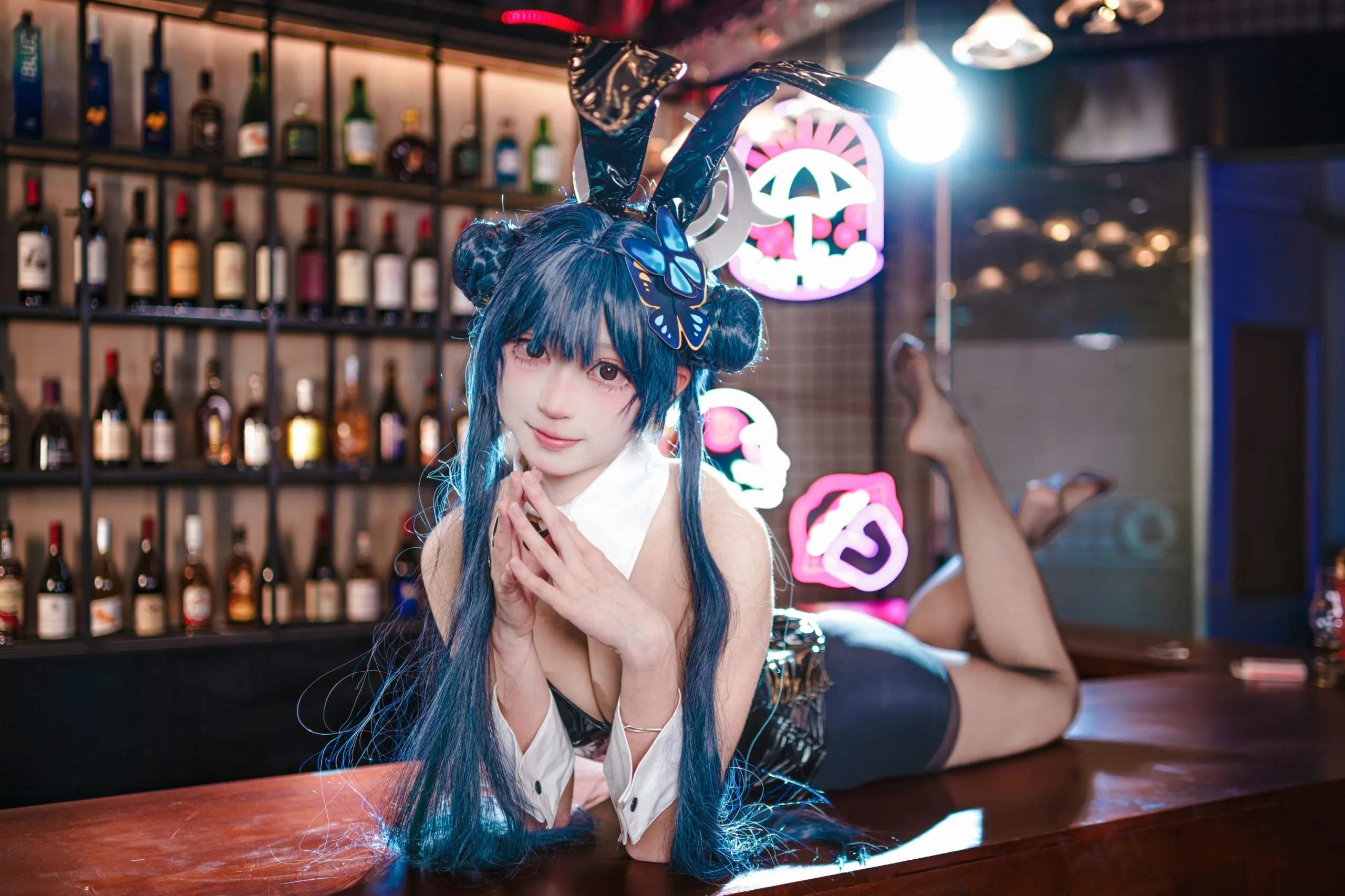 【妃咲cos】碧蓝档案兔女郎造型酒吧夜景预告 - 第 2 张
